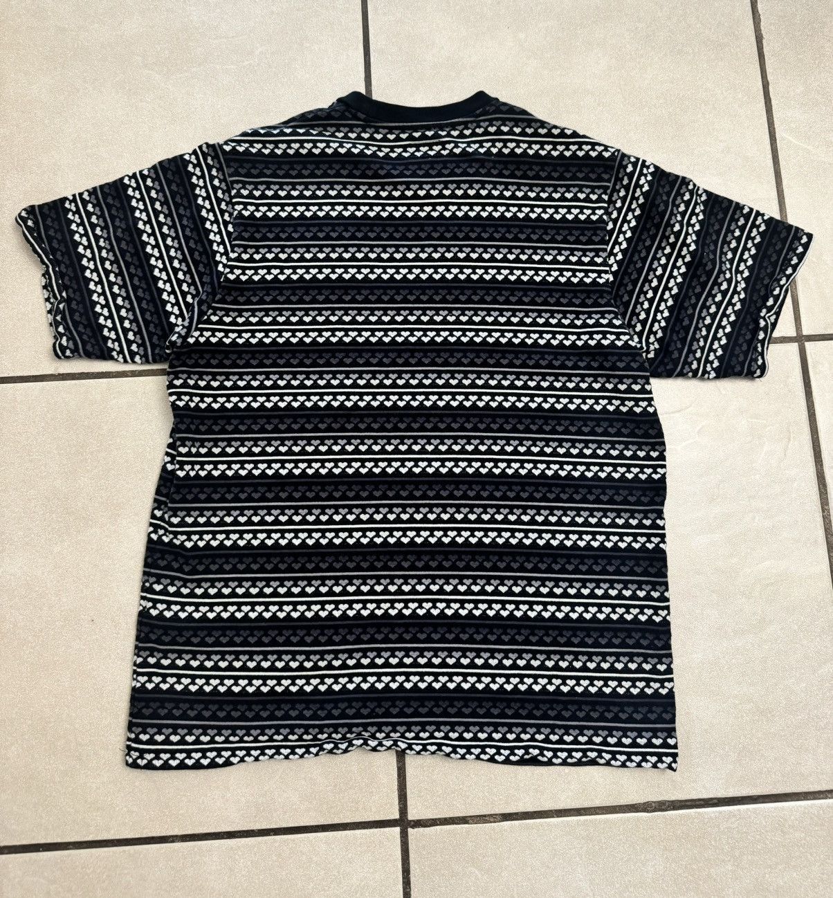 Supreme Supreme stripped black white and grey heart 🩶 Size US M / EU 48-50 / 2 - 3 Thumbnail