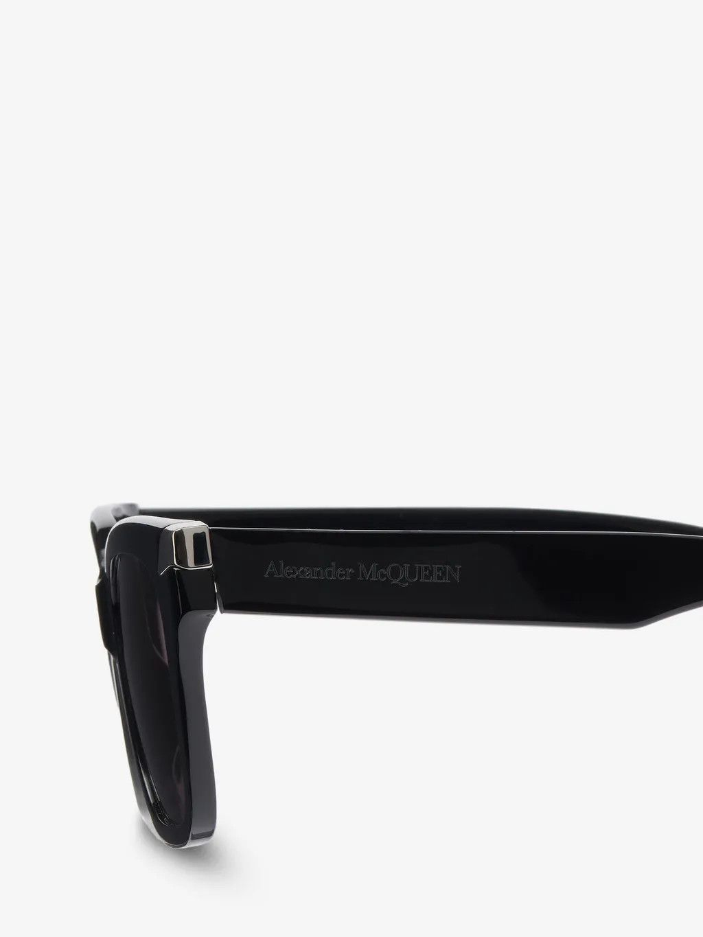 Alexander McQueen o1w1db10126 Size:OS/Punk Rivet Oversize Sunglasses in Black Size ONE SIZE - 5 Thumbnail