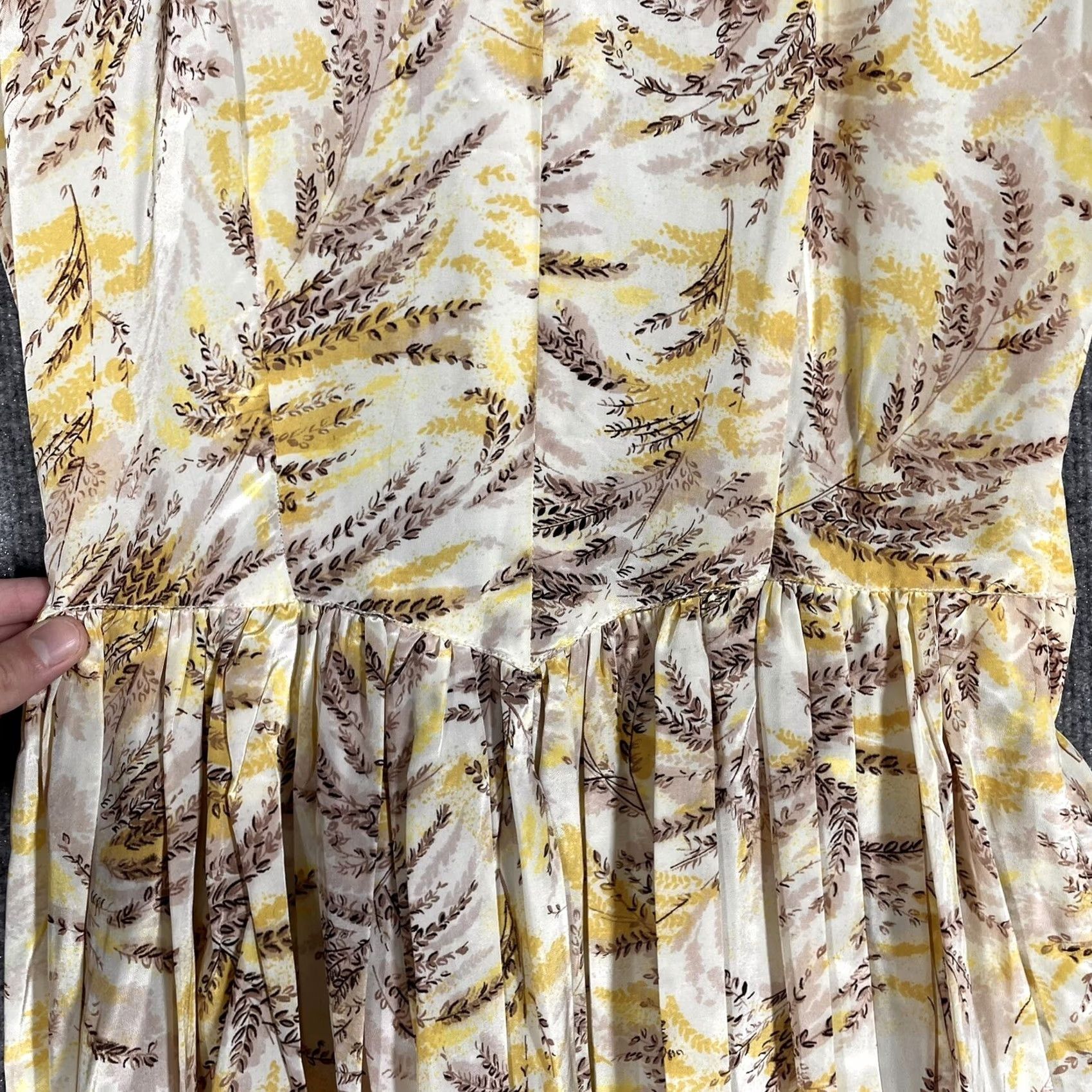 Vintage VINTAGE 1950s Silk Floral Sundress Yellow Small 40s 50s Tea Swing Day Dress Rockabilly Womens Size S / US 4 / IT 40 - 6 Thumbnail