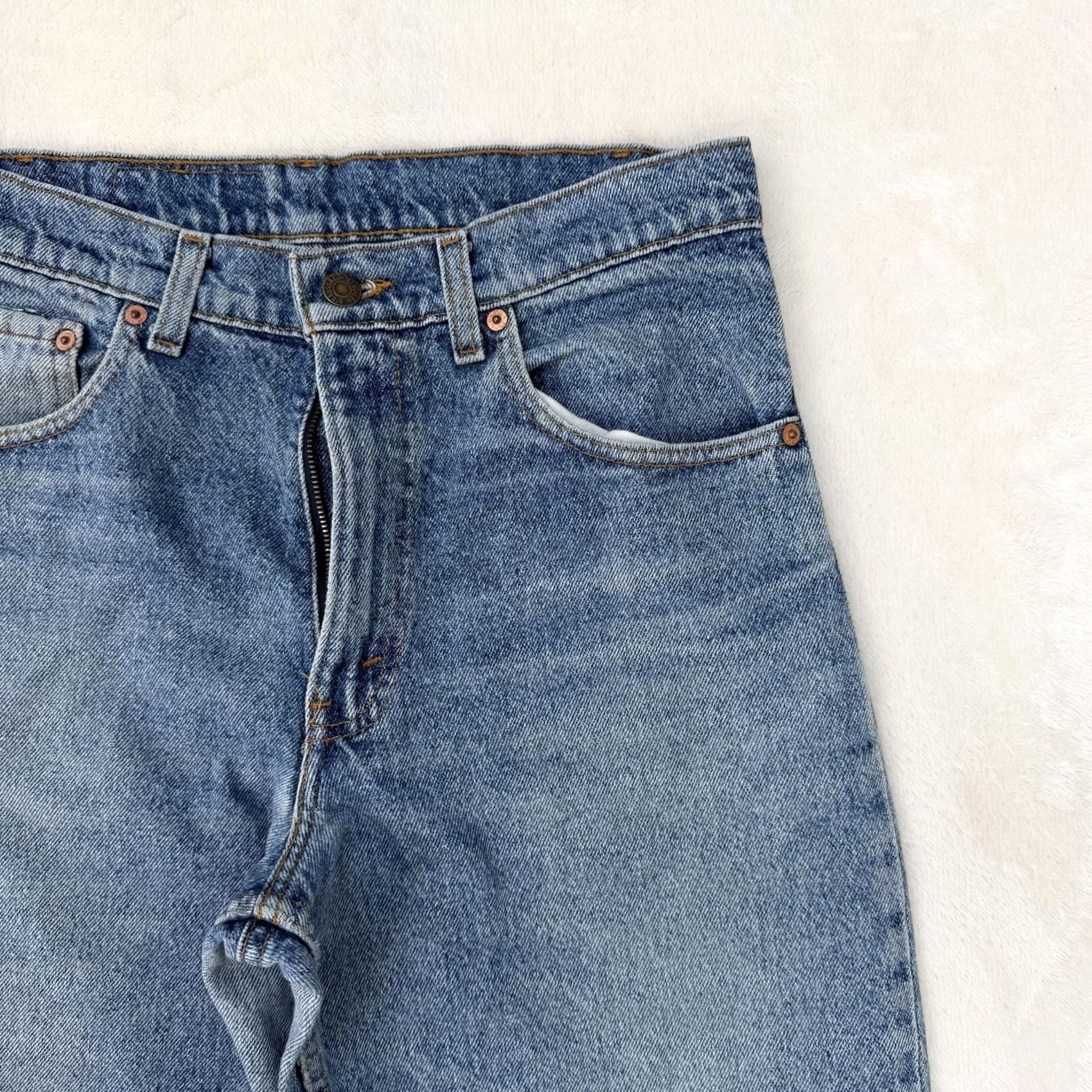 Levi's VINTAGE Levi's 550 Jeans Mens 30x34 Blue Light Wash Relaxed Tapered Leg Denim USA Jeans Mens 30x34 Blue Light Wash Relaxed Tapered Leg Denim USA Size US 32 / EU 48 - 2 Thumbnail