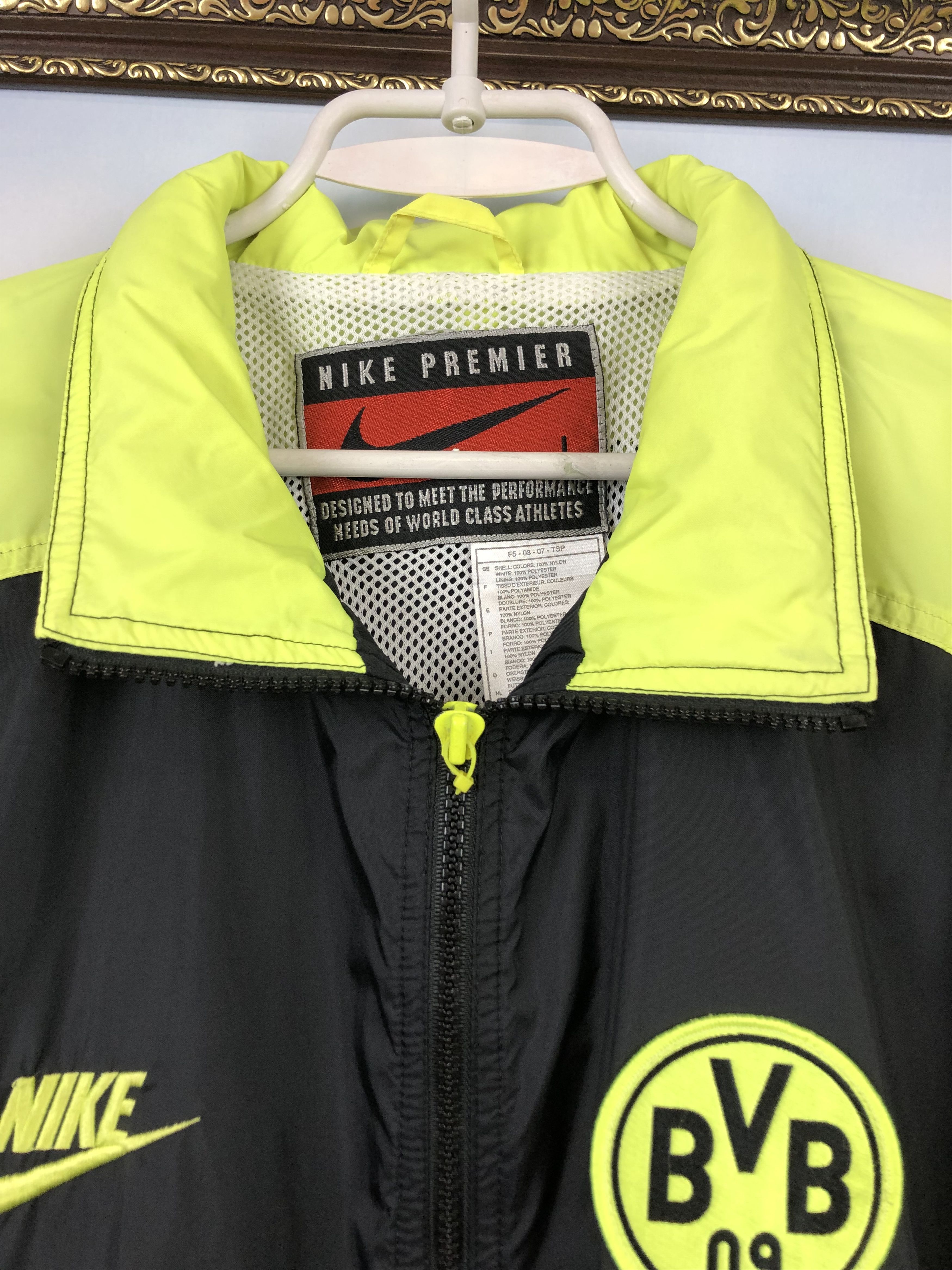 Nike Vintage Borussia Dortmund Football Jacket Soccer Windbreaker Size US L / EU 52-54 / 3 - 10 Thumbnail
