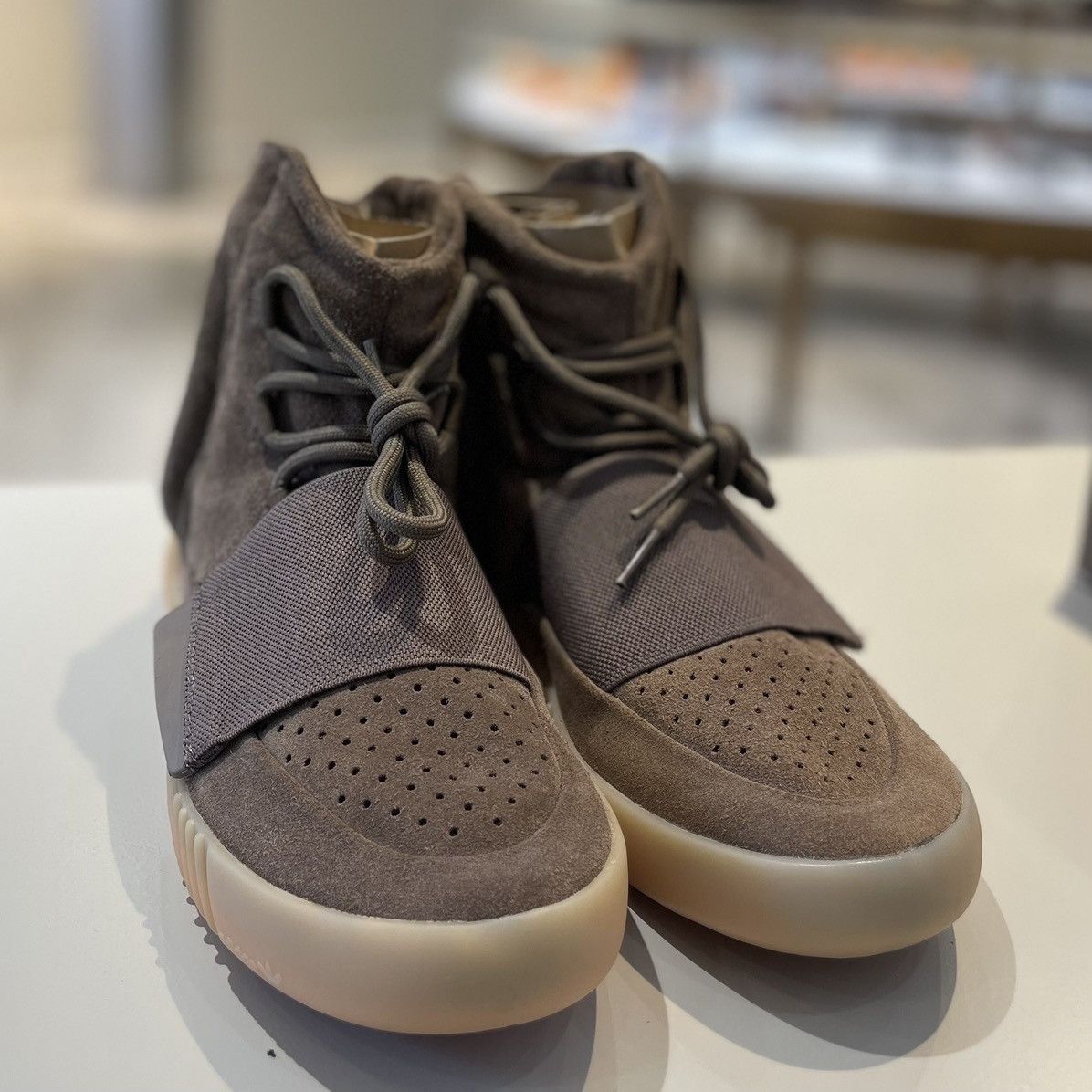 Adidas × Yeezy Adidas Yeezy Boost 750 Light Brown Gum (Chocolate) Size US 8 / EU 41 - 4 Thumbnail