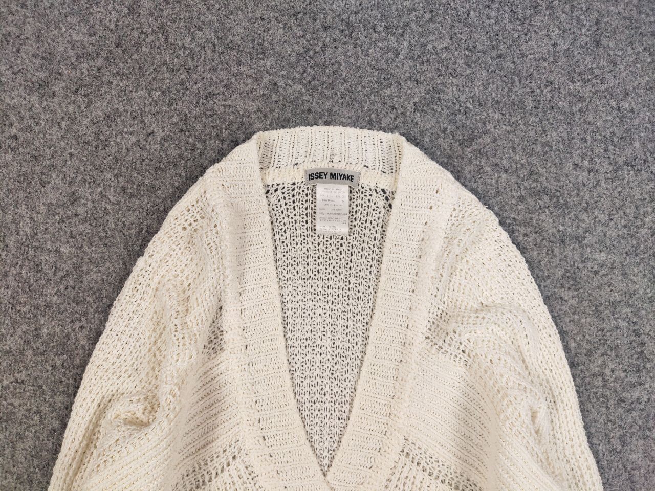 Issey Miyake Vintage 90s Issey Miyake Japan Linen Blend Mech Knit Sweater Size S / US 4 / IT 40 - 8 Thumbnail