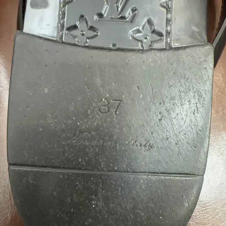 Louis Vuitton Louis Vuitton Black Rubber Flip Flops for Women -2508 Size US 6 / IT 36 - 5 Thumbnail