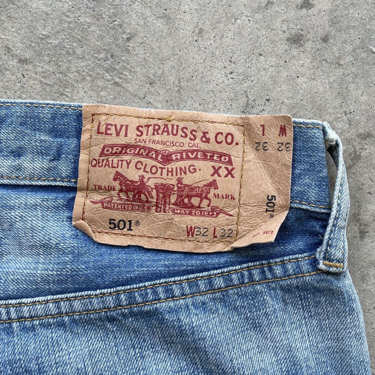 Levi's Vintage Levi’s 501 Blue Wash Faded Distressed Jeans Pants Size US 32 / EU 48 - 12 Thumbnail
