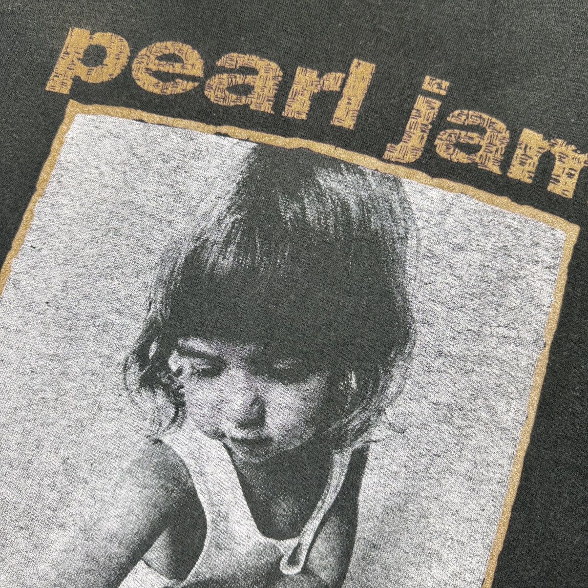 Band Tees Vintage 1992 Pearl Jam "Choices crayons over guns" T-shirt Size US L / EU 52-54 / 3 - 7 Thumbnail