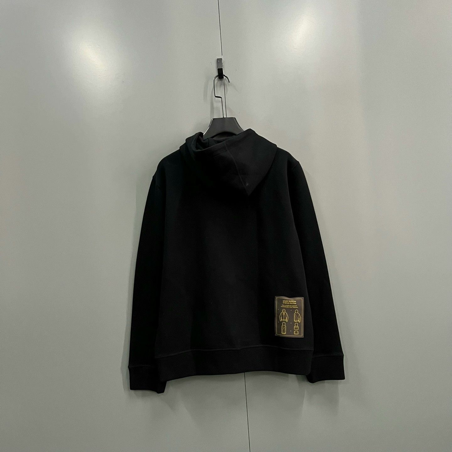 Louis Vuitton Louis Vuitton Black Pin Logo Zip Hoodie Size US XL / EU 56 / 4 - 2 Thumbnail