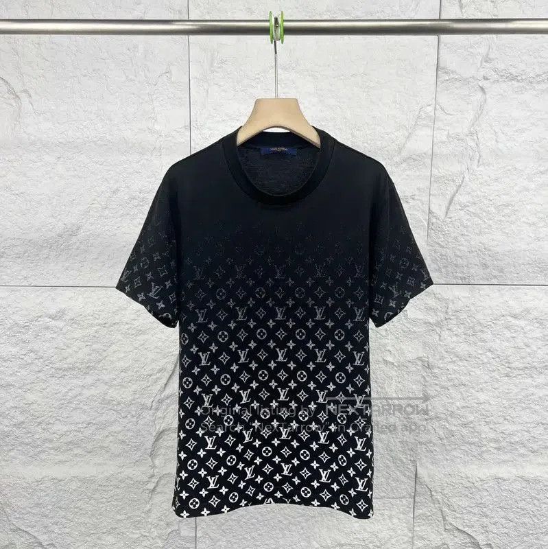Louis Vuitton Louis Vuitton Black Cotton Men's T-Shirt . Size US S / EU 44-46 / 1 - 1 Thumbnail