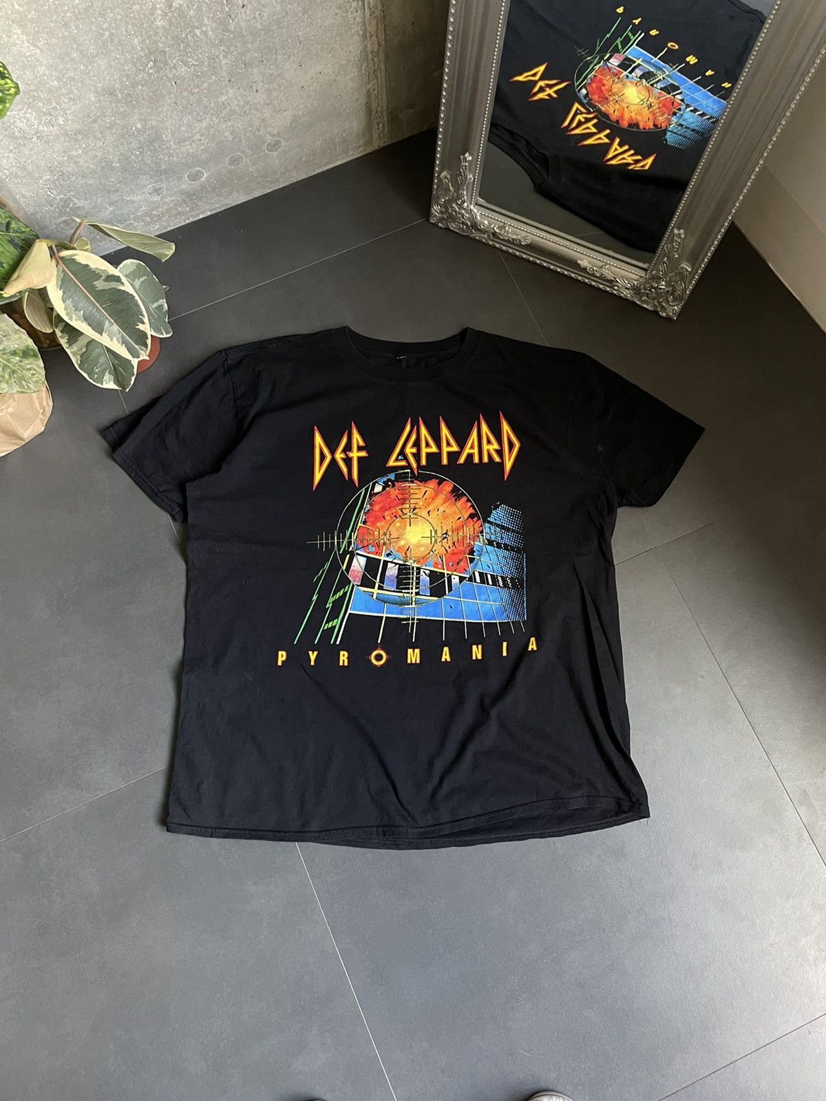 Band Tees × Def Leppard × Vintage Rare Vintage Y2k Adult Def Leppard Pyromania Tee Y2k 90’s Size US XL / EU 56 / 4 - 2 Thumbnail