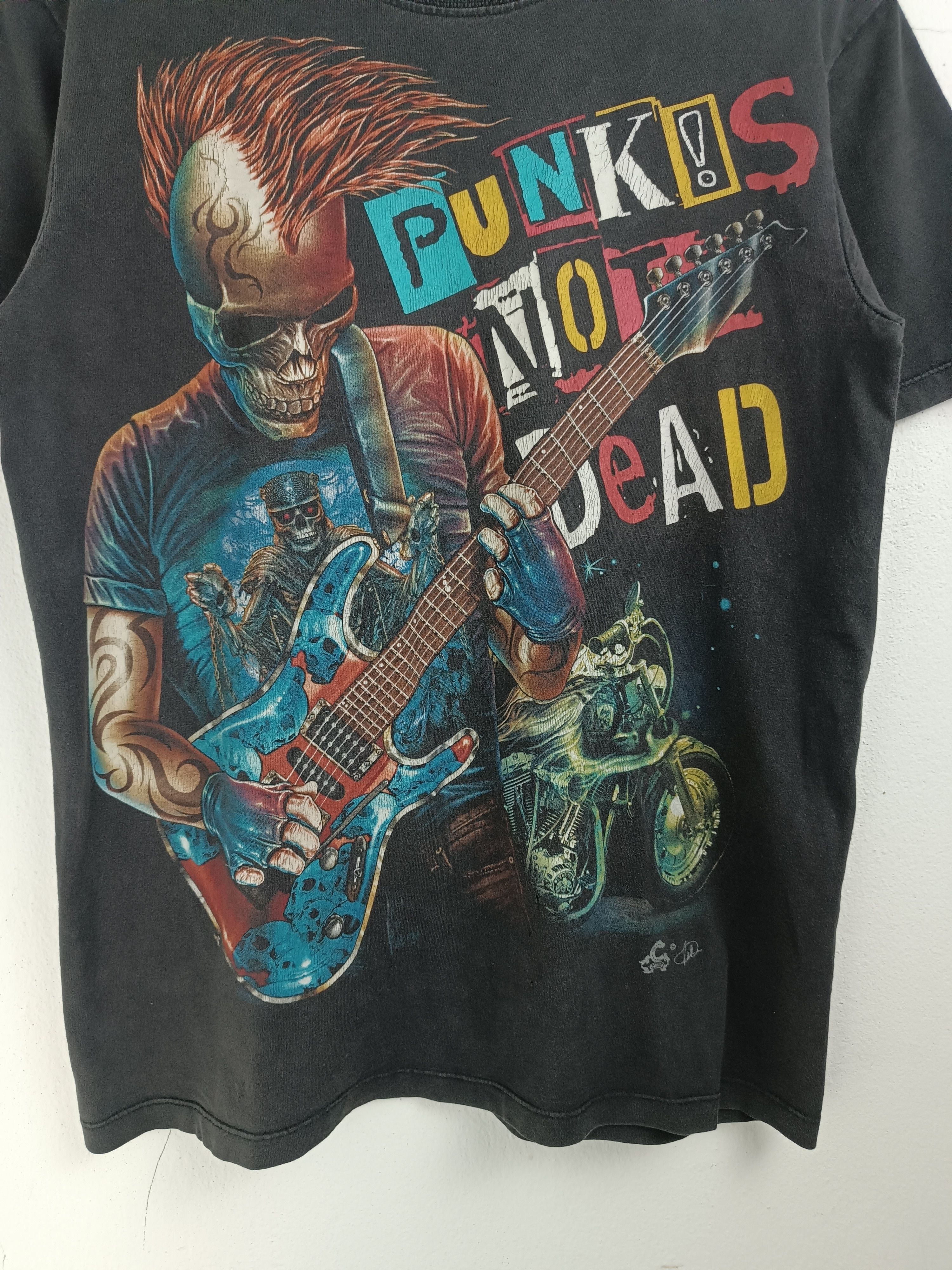 Band Tees VINTAGE Y2K PUNKS NOT DEAD GUITAR MOHAWK SEDITIONARIES TEE Size US S / EU 44-46 / 1 - 13 Thumbnail