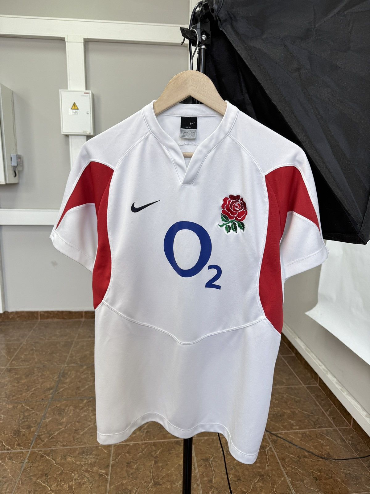 Nike 🏴󠁧󠁢󠁥󠁮󠁧󠁿 Vintage Y2K Nike Rugby England O2 T-Shirt Rare Retro Size US M / EU 48-50 / 2 - 1 Thumbnail