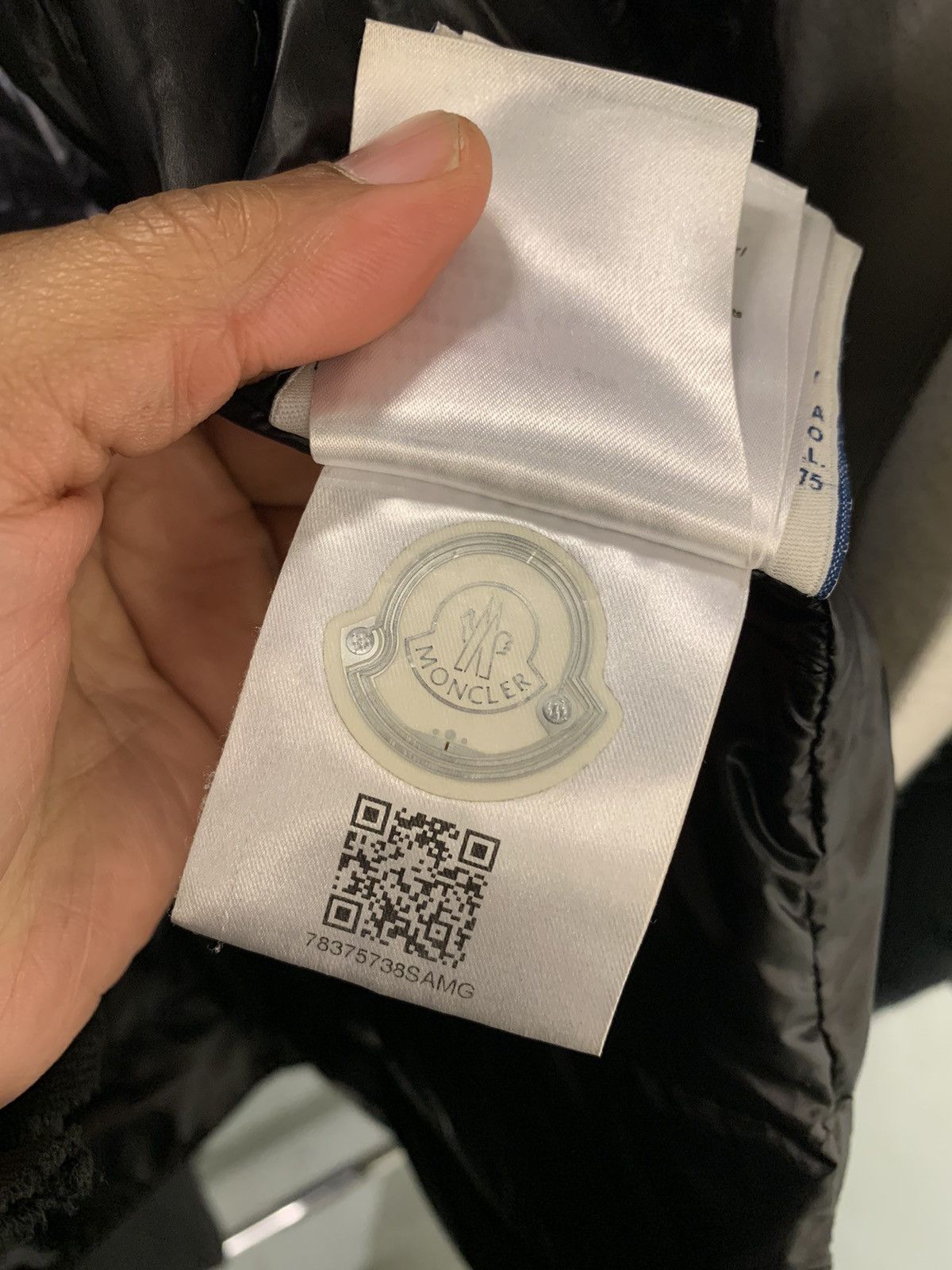 Moncler MONCLER Longue Saison Down size L Vest Size US L / EU 52-54 / 3 - 15 Thumbnail