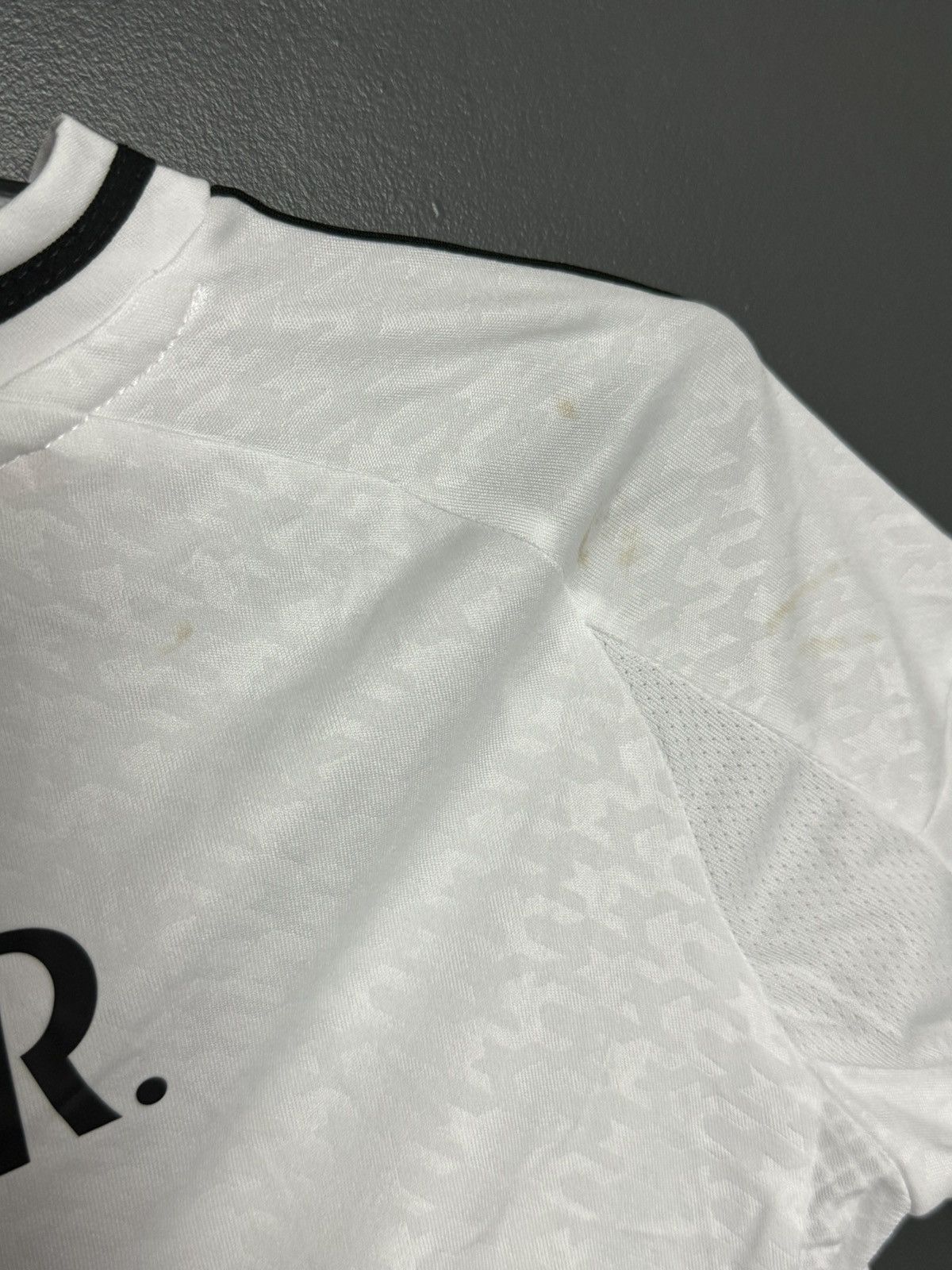 Adidas KIDS New Real Madrid 24/25 Home Vinicius Jr. Football Jersey Size US XS / EU 42 / 0 - 7 Thumbnail