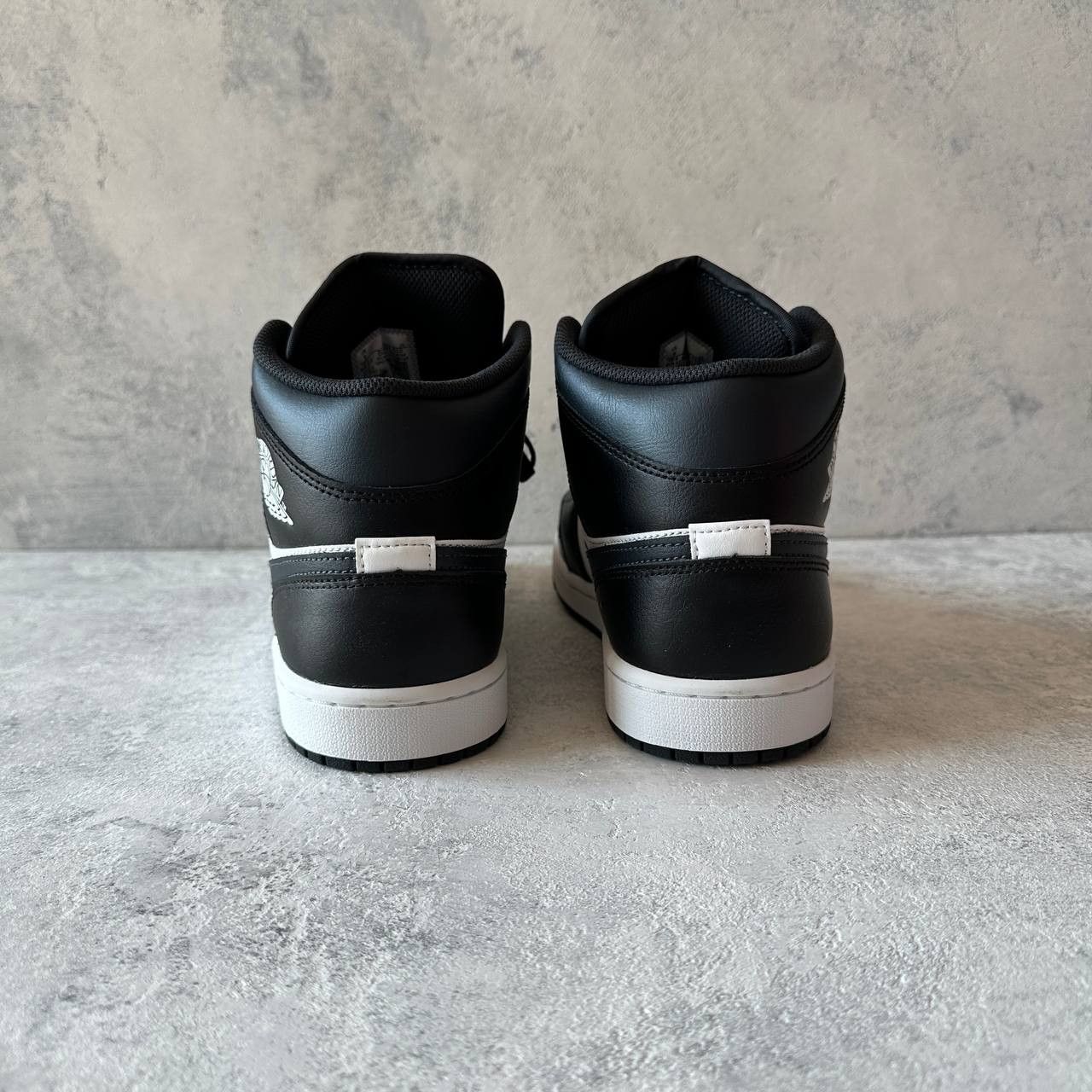Jordan Brand Air Jordan 1 Mid 'Off Noir Toe' DQ8426-010 Size 42,5 Size US 9 / EU 42 - 3 Thumbnail