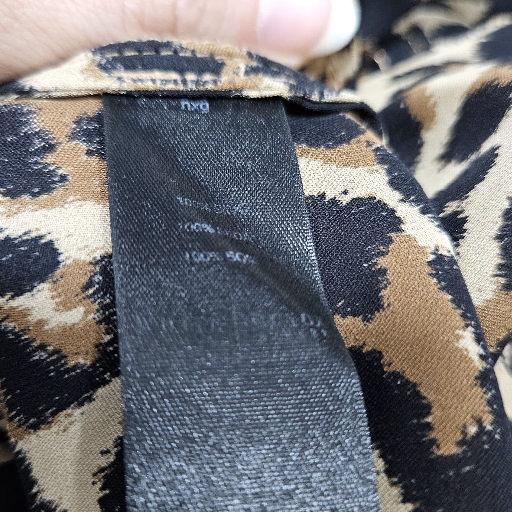 White House Black Market **Brown Leopard 100% Silk Button Up Blouse Shirt Top Size 6** User: **White House Black Market Brown Leopard 100% Silk Button-Up Blouse Size 6** Size M / US 6-8 / IT 42-44 - 4 Thumbnail