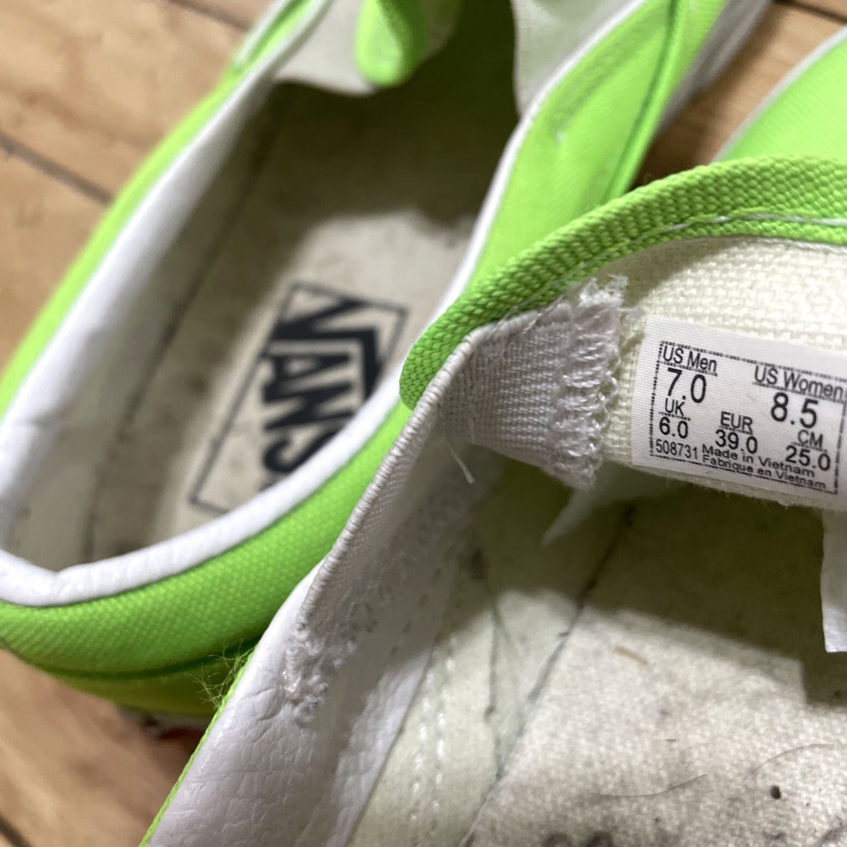 Vans VANS Slip On Shoes Men 7 Lime Green Low Top Sneakers Surf Skate Party Casual Beach Size US M / EU 48-50 / 2 - 7 Thumbnail