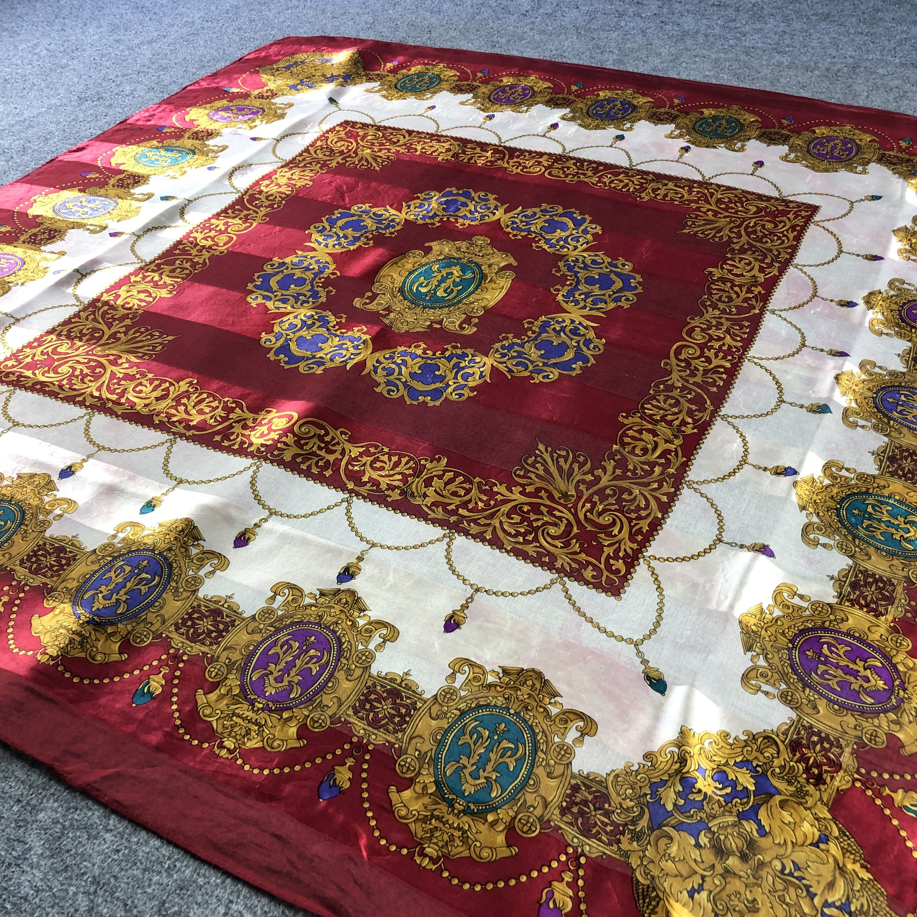 Japanese Brand Luxury Gold Chains Silk Scarf M1370 Size ONE SIZE - 3 Thumbnail
