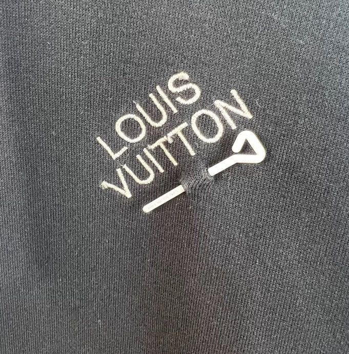 Louis Vuitton LOUIS VUITTON Letter Sweatshirt2412-Nextarrow Size US S / EU 44-46 / 1 - 3 Thumbnail
