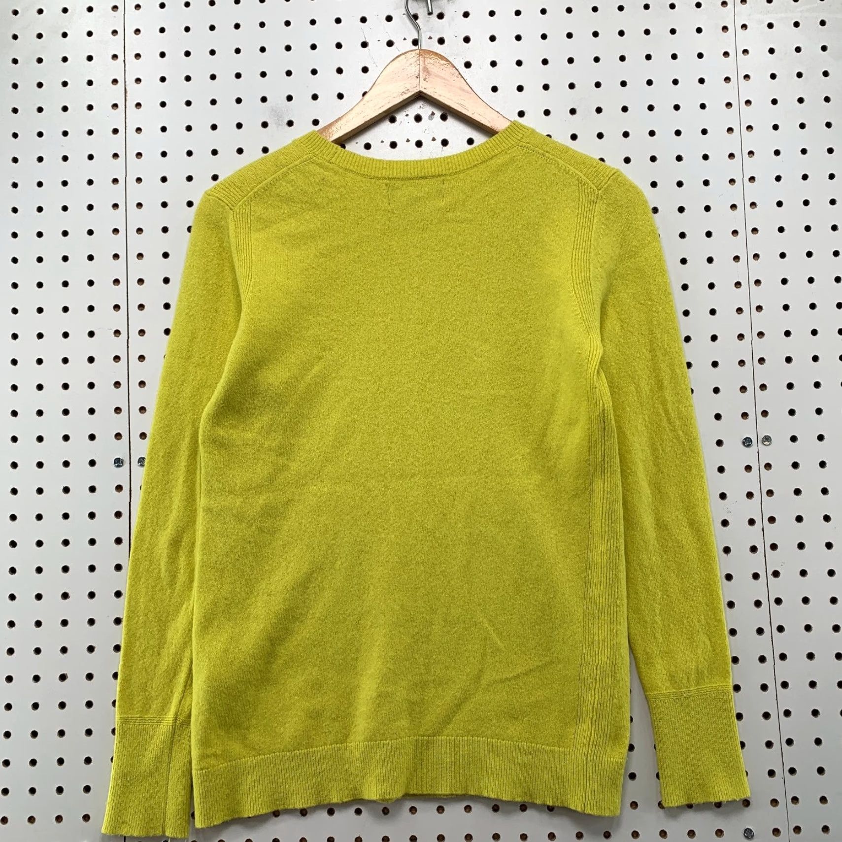 Banana Republic Banana Republic Merino Wool Pullover Sweater Womens Small Yellow Knit Shirt Pullover 90s? None. Size S / US 4 / IT 40 - 2 Thumbnail