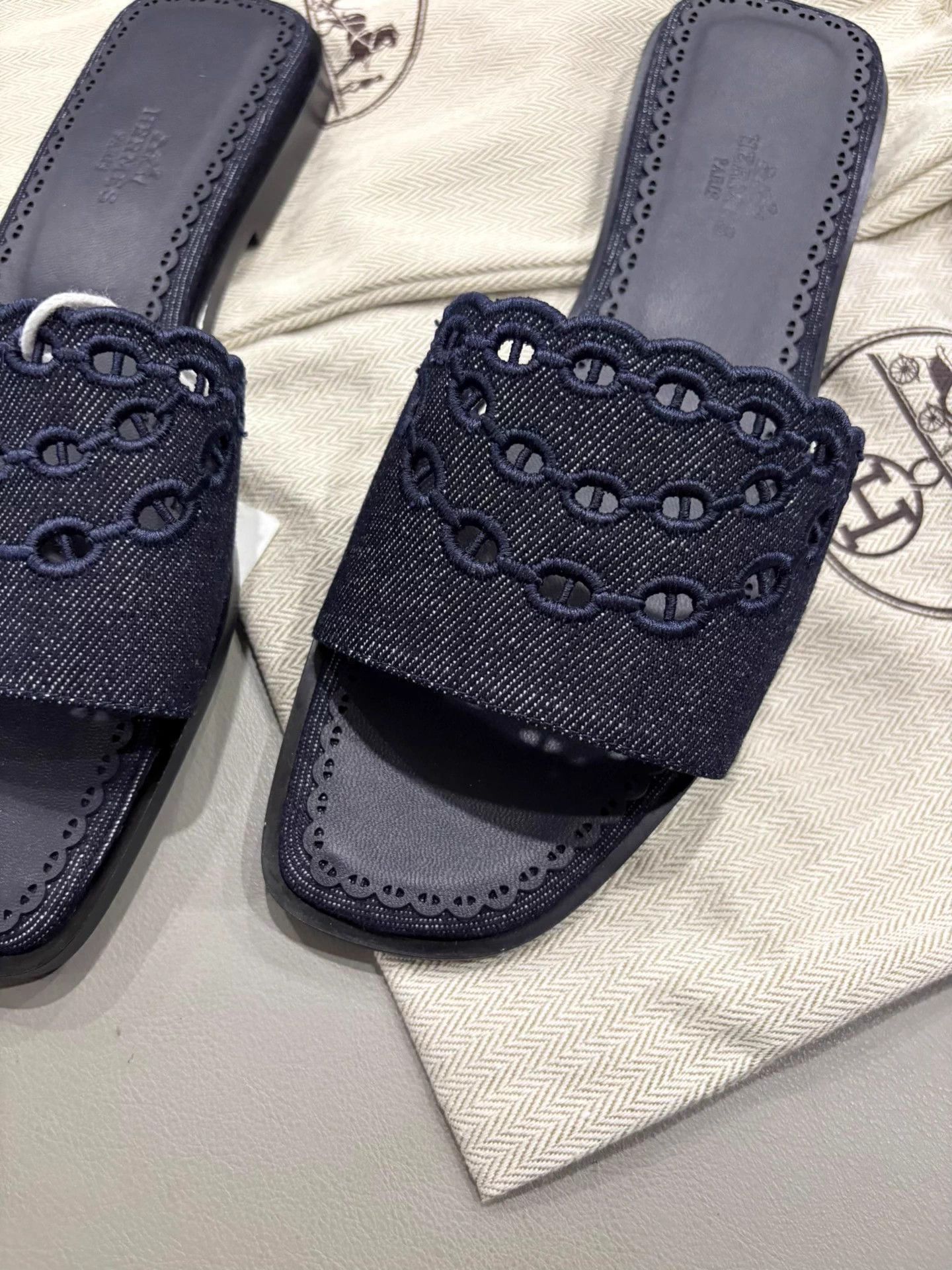 Hermes Hermes Dark Denim Slippers 38 Size US 7 / IT 37 - 2 Thumbnail