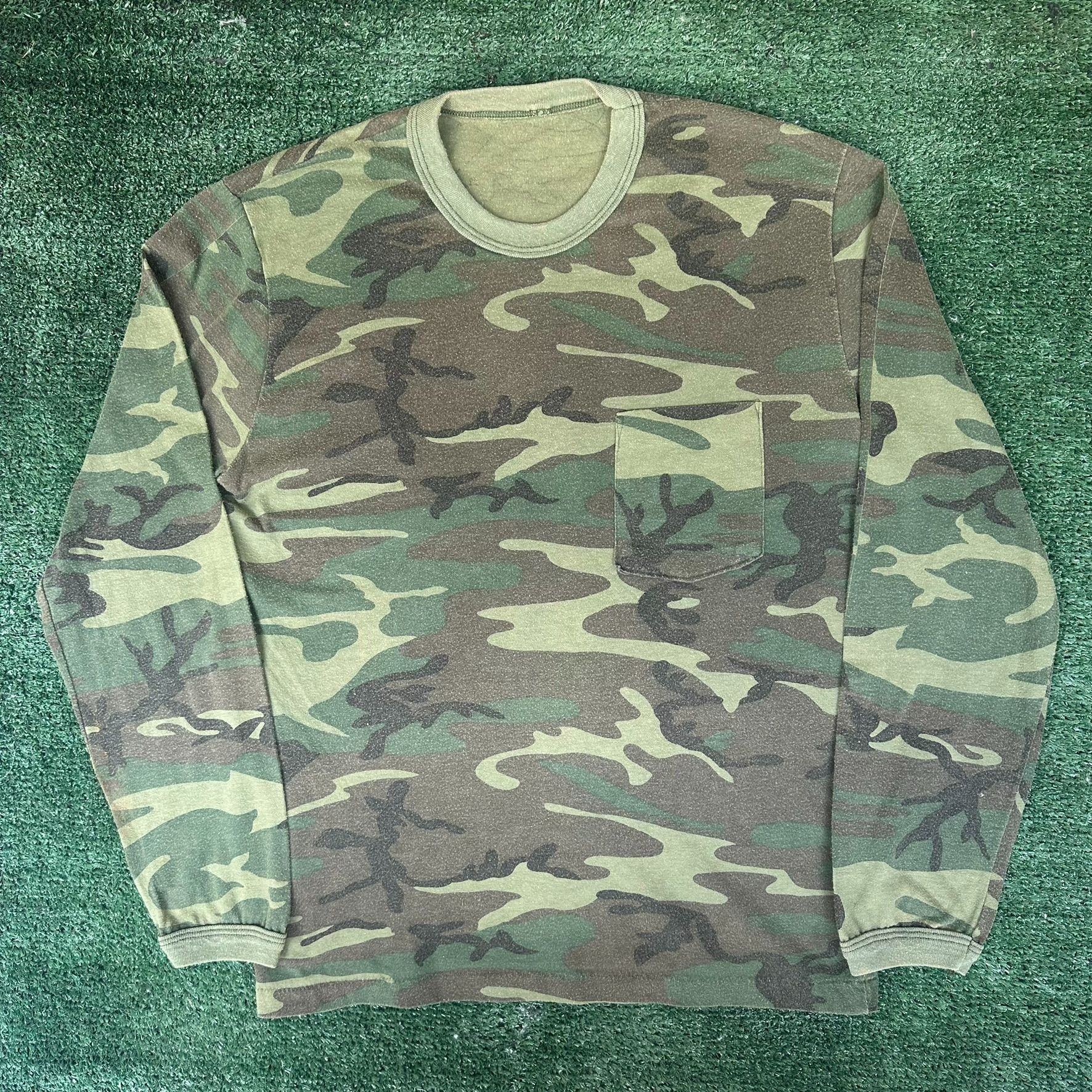 Vintage Vintage 80s Green Woodland Camo T-Shirt Grunge Punk Army Mil Size US M / EU 48-50 / 2 - 1 Thumbnail