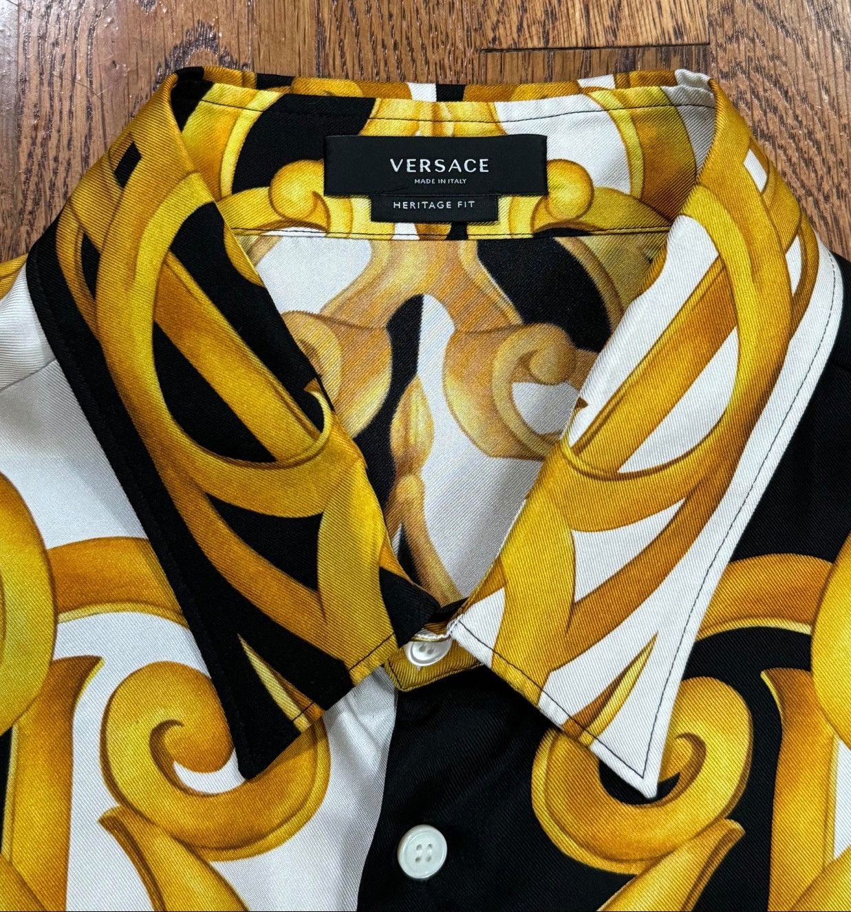 Versace Versace Barcoccodile Silk Shirt Black / Gold (Size 43) NWT Size US S / EU 44-46 / 1 - 3 Thumbnail