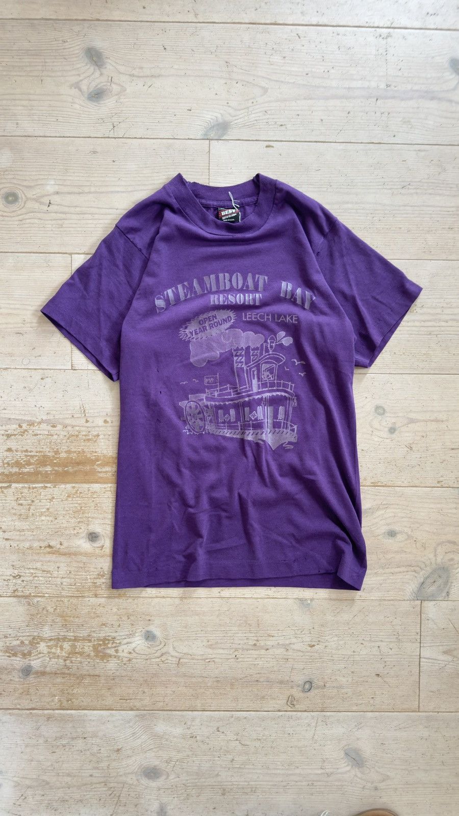 Vintage 1990 Single stitch Made in USA Steamboat Bay Restort T-shirt Size US S / EU 44-46 / 1 - 1 Thumbnail