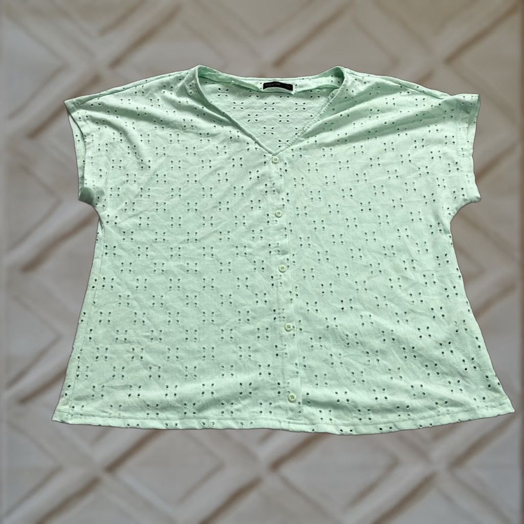 Shein Shein Curve Eyelet Top Womens XL Plus Pastel Green Short Sleeve Casual Blouse Size XL / US 12-14 / IT 48-50 - 1 Thumbnail