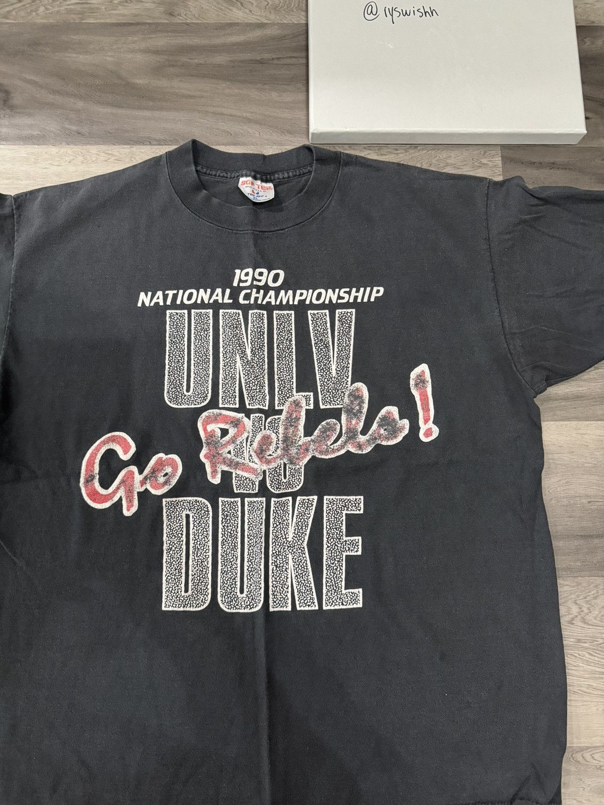 Vintage UNLV Championship Basketball Vintage Sports T-Shirt Size US L / EU 52-54 / 3 - 2 Thumbnail