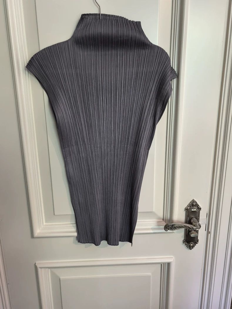 Issey Miyake Issey Miyake size:3 Black pleated short-sleeved shirt Size S / US 4 / IT 40 - 1 Thumbnail