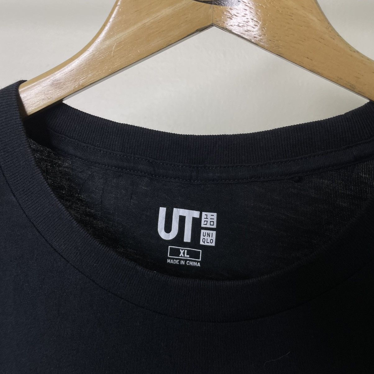 Japanese Brand Uniqlo x Piaggio Vespa Motorcycle Scooter Collaboration Tee Size US XL / EU 56 / 4 - 3 Thumbnail