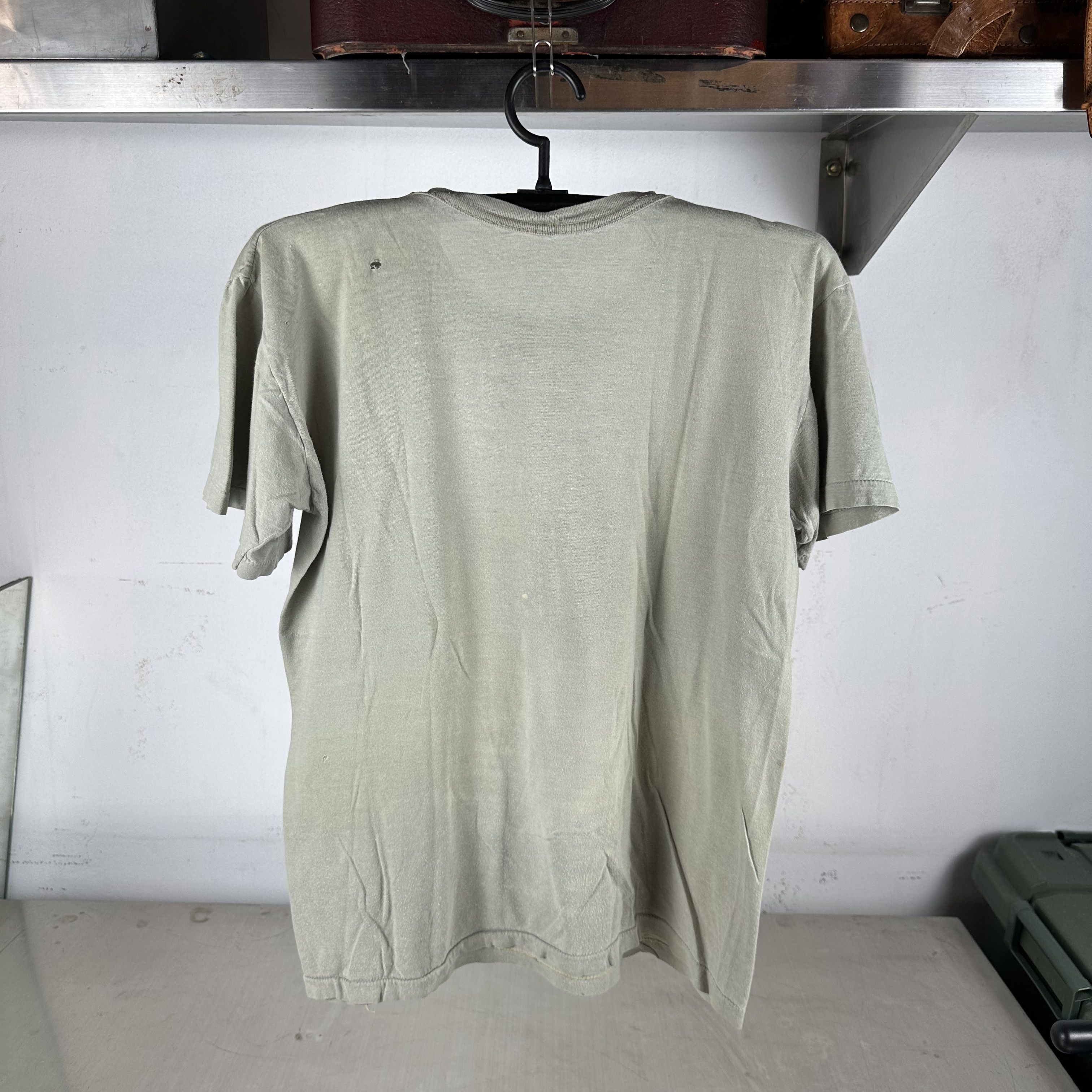 Vintage Vintage 90s Pablo Picasso Bouquet of Peace Artwork T-Shirt Size US M / EU 48-50 / 2 - 7 Thumbnail