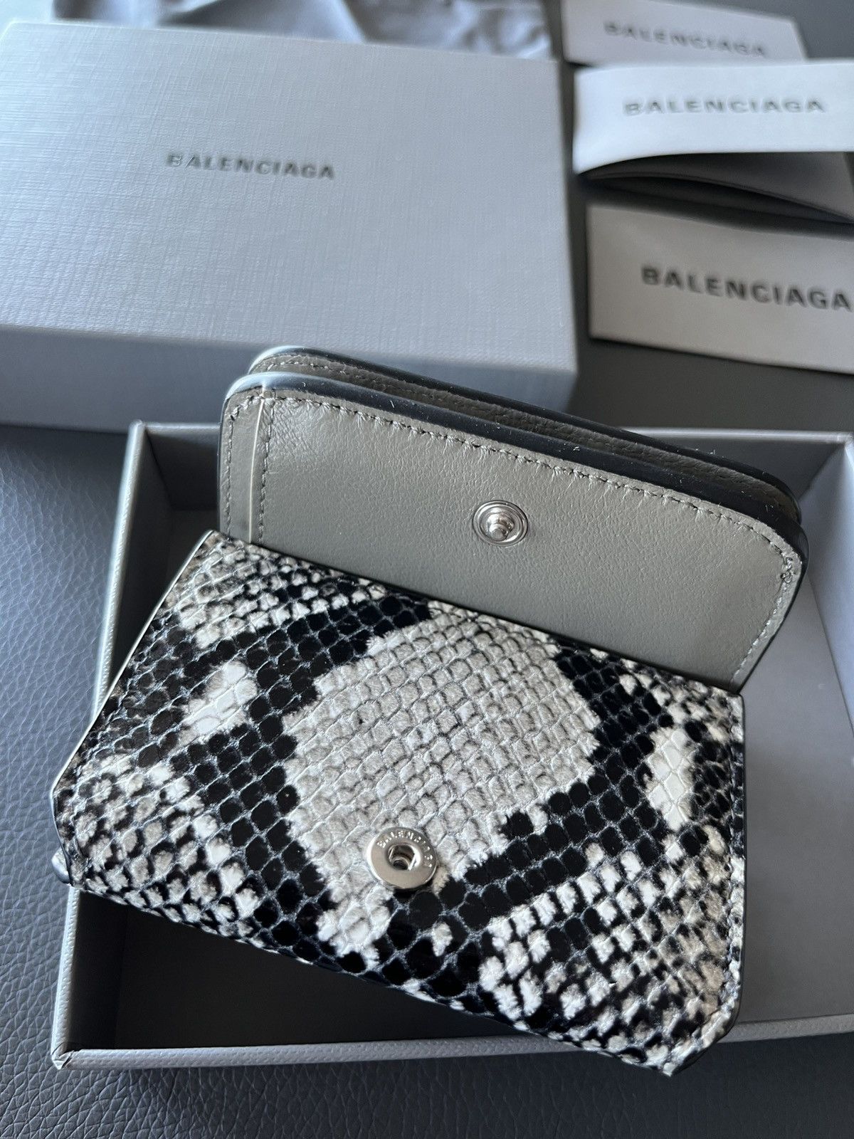 Balenciaga Balenciaga Python Print Tri-Fold Wallet Limited Edition Size ONE SIZE - 17 Thumbnail