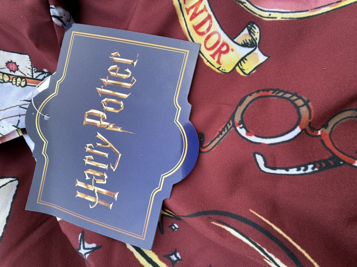 Other Harry Potter Womens Scrub Top Gryffindor Hedwig Owl Merlot Size S / US 4 / IT 40 - 10 Thumbnail