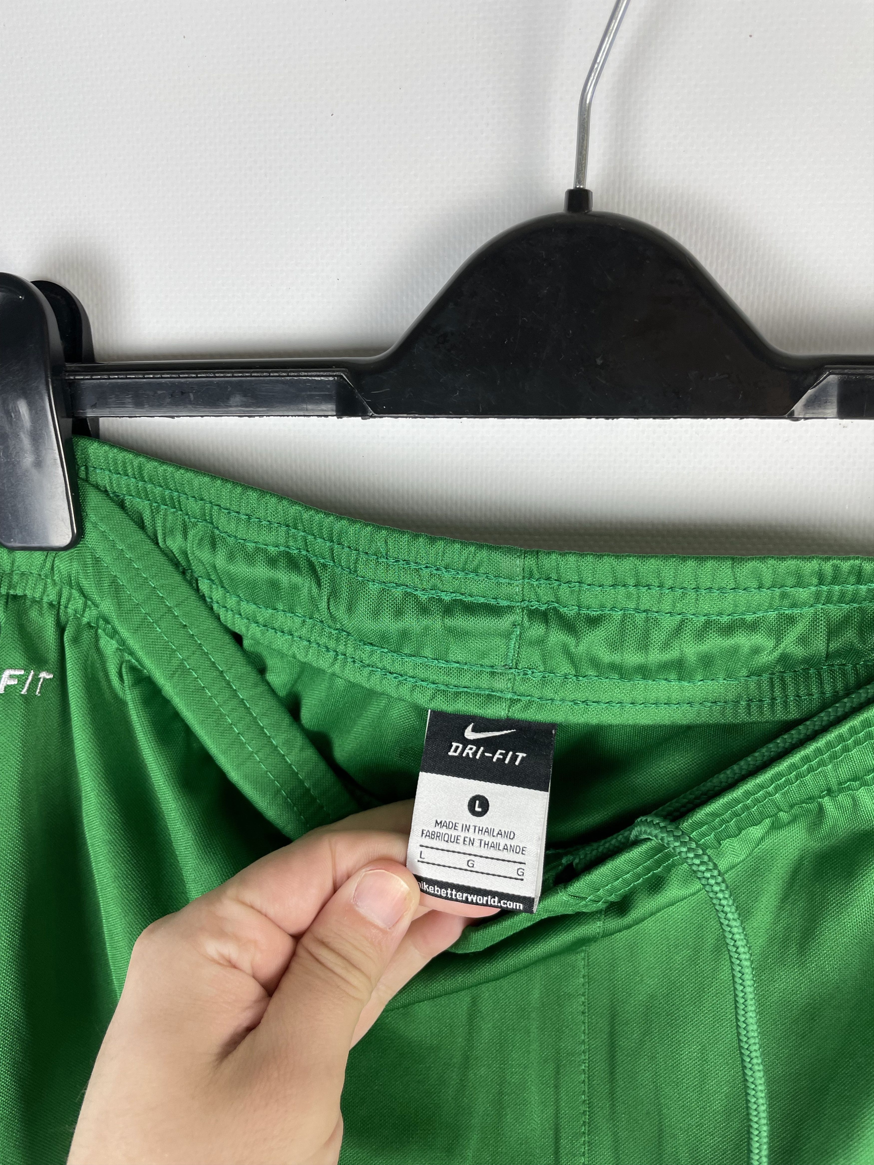 Nike Mens Vintage Nike Shorts Y2k Size US 34 / EU 50 - 7 Thumbnail