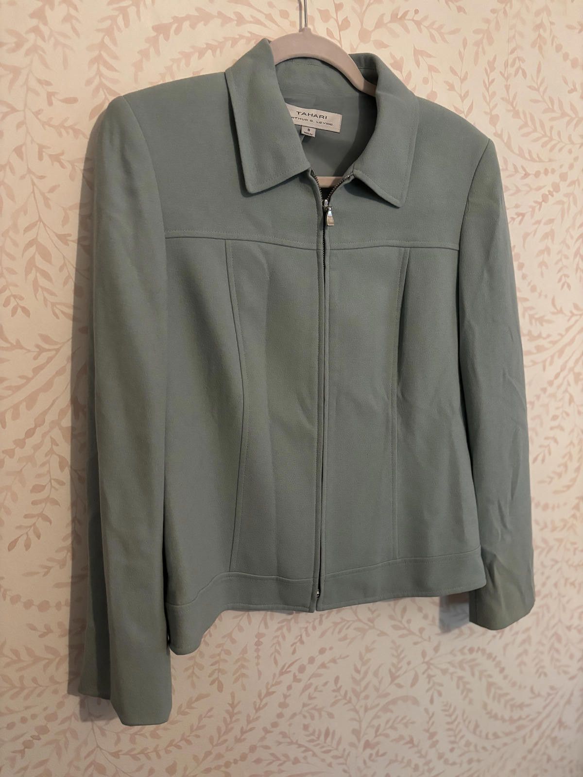 Designer Tahari Women's Blazer Size 8 in Soft Green Size M / US 6-8 / IT 42-44 - 6 Thumbnail