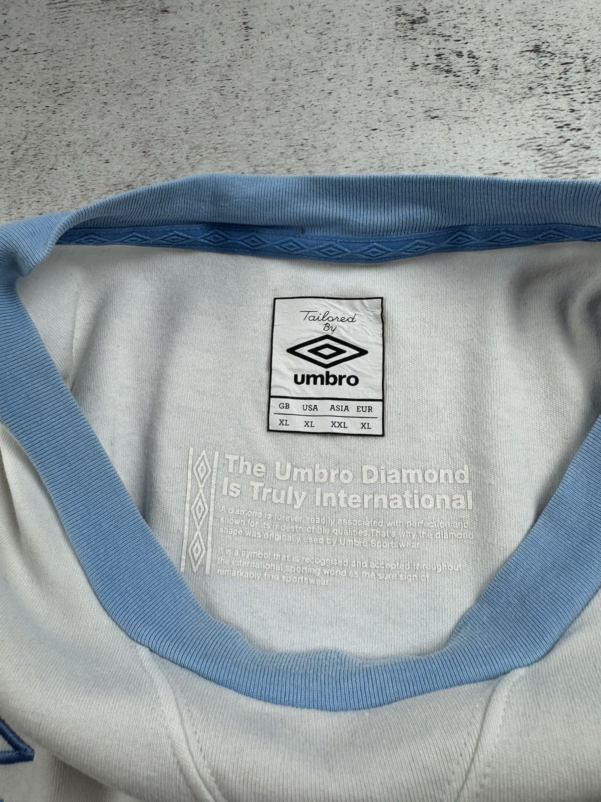 Umbro Manchester City 2009 2010 2011 White Men’s XL Retro Umbro Cotton Jersey T Shirt Size US XL / EU 56 / 4 - 10 Thumbnail