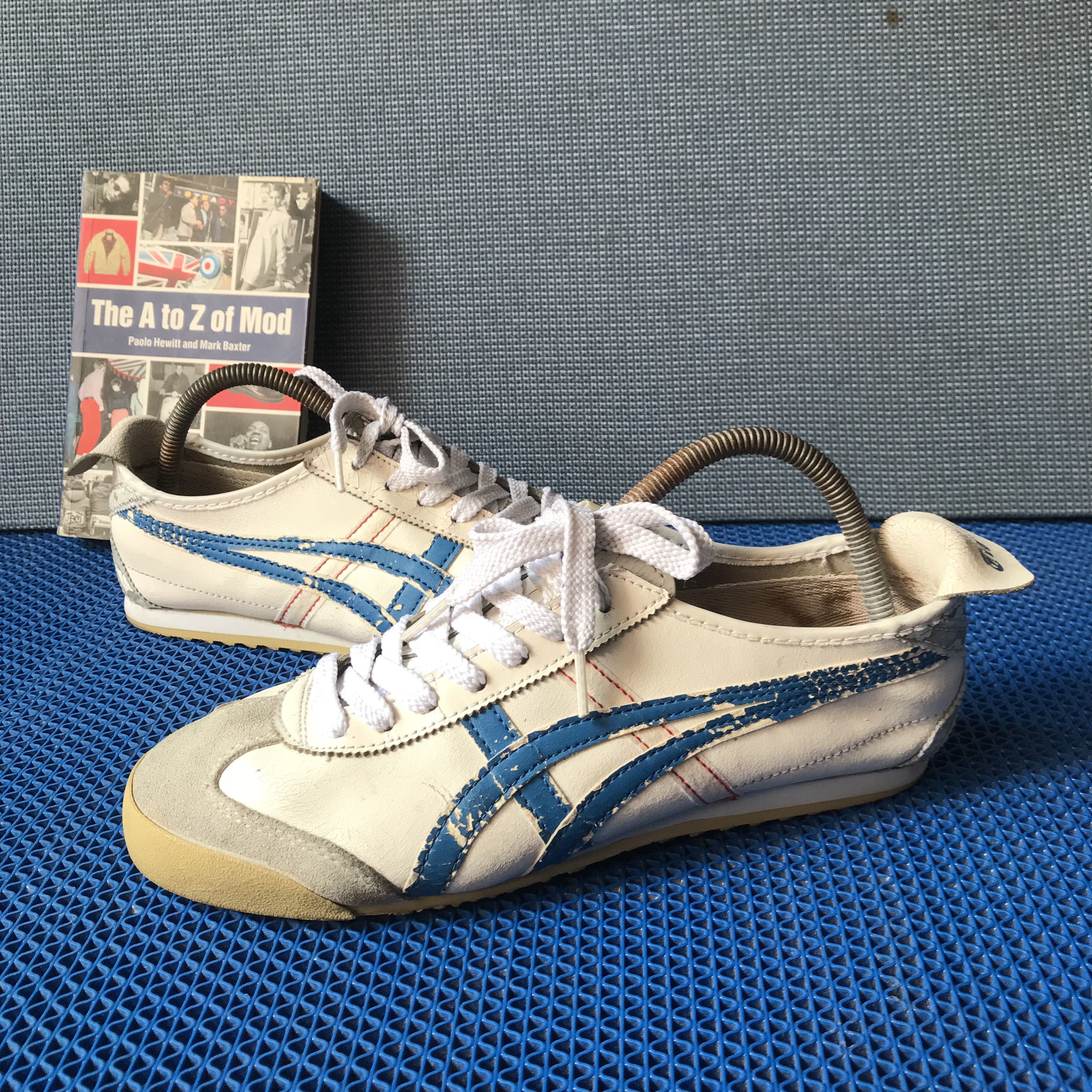 Onitsuka Tiger Onitsuka Tiger MEXICO 66 White Blue French Stripe Used Size US 9 / EU 42 - 1 Thumbnail