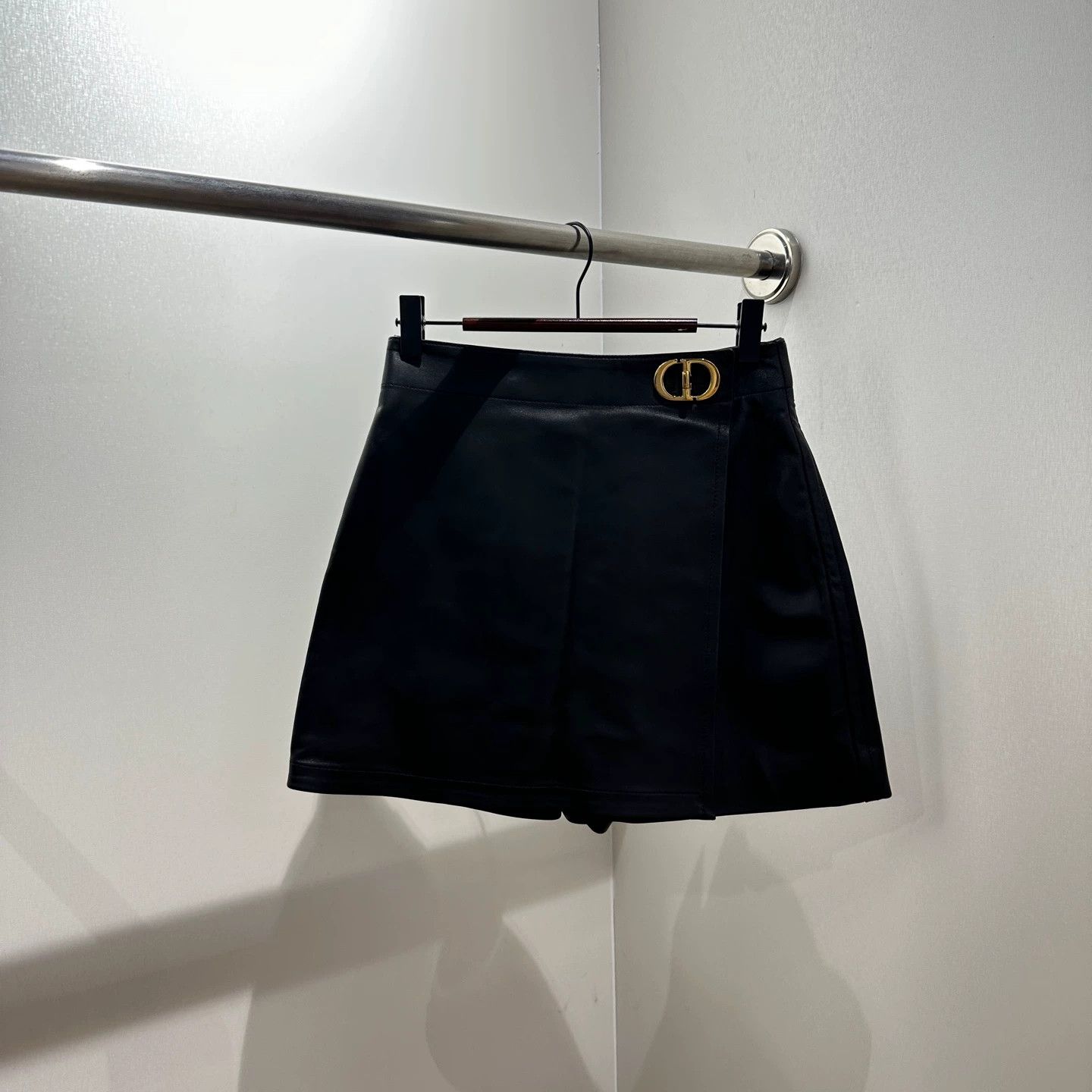 Christian Dior Monsieur Dior apr536 black gold CD buckle leather skirt 36 Size 26" / US 2 / IT 38 - 1 Thumbnail
