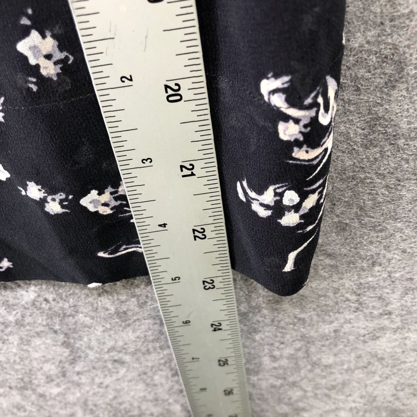 Club Monaco Club Monaco Women's XS Black Floral 100% Silk Popover Top 3/4 Sleeve Pintuck Blouse Size XS / US 0-2 / IT 36-38 - 7 Thumbnail