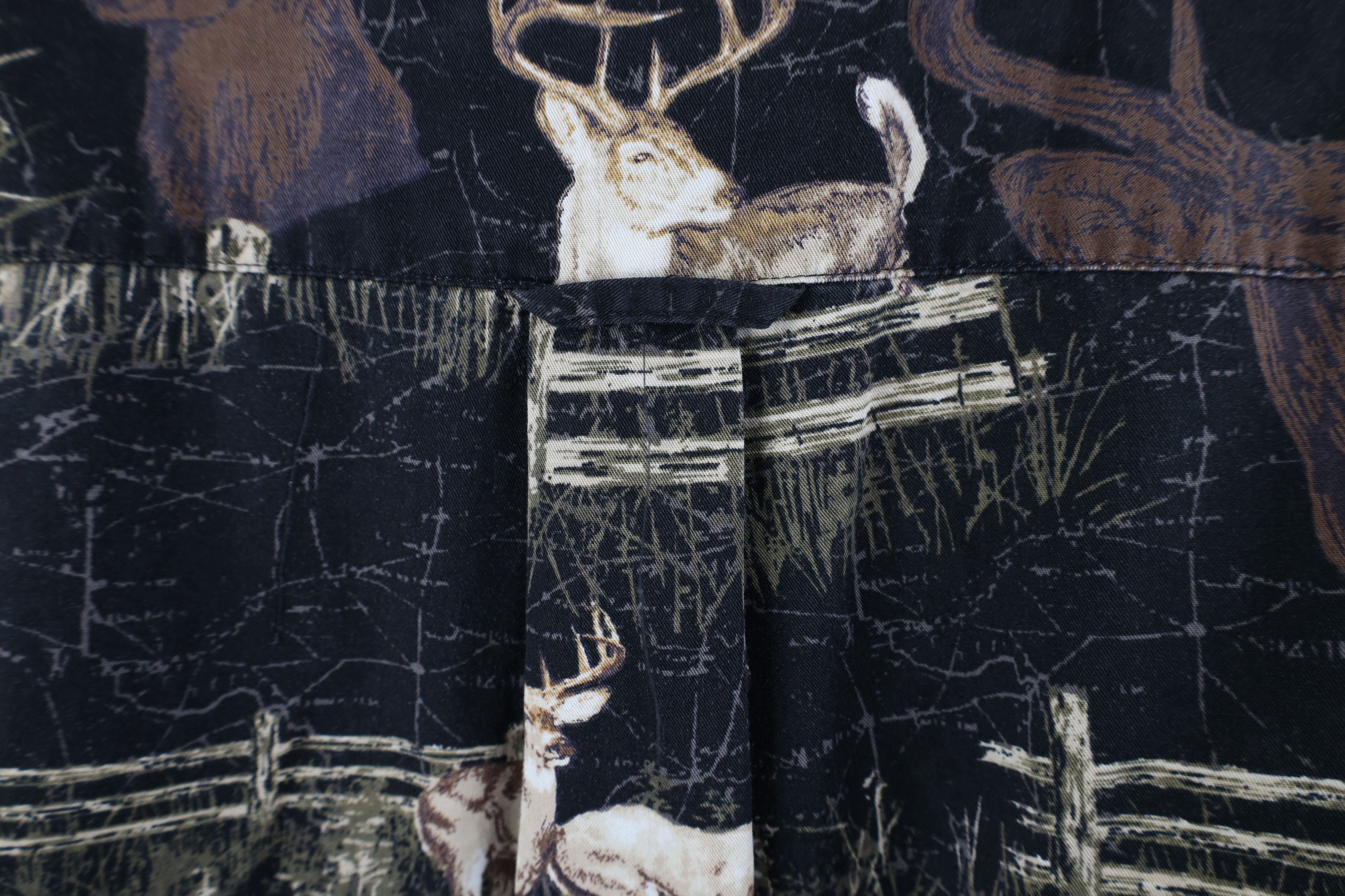 Vintage Vintage 90s Streetwear Deer Buck All Over Print Button Shirt Size US M / EU 48-50 / 2 - 9 Thumbnail