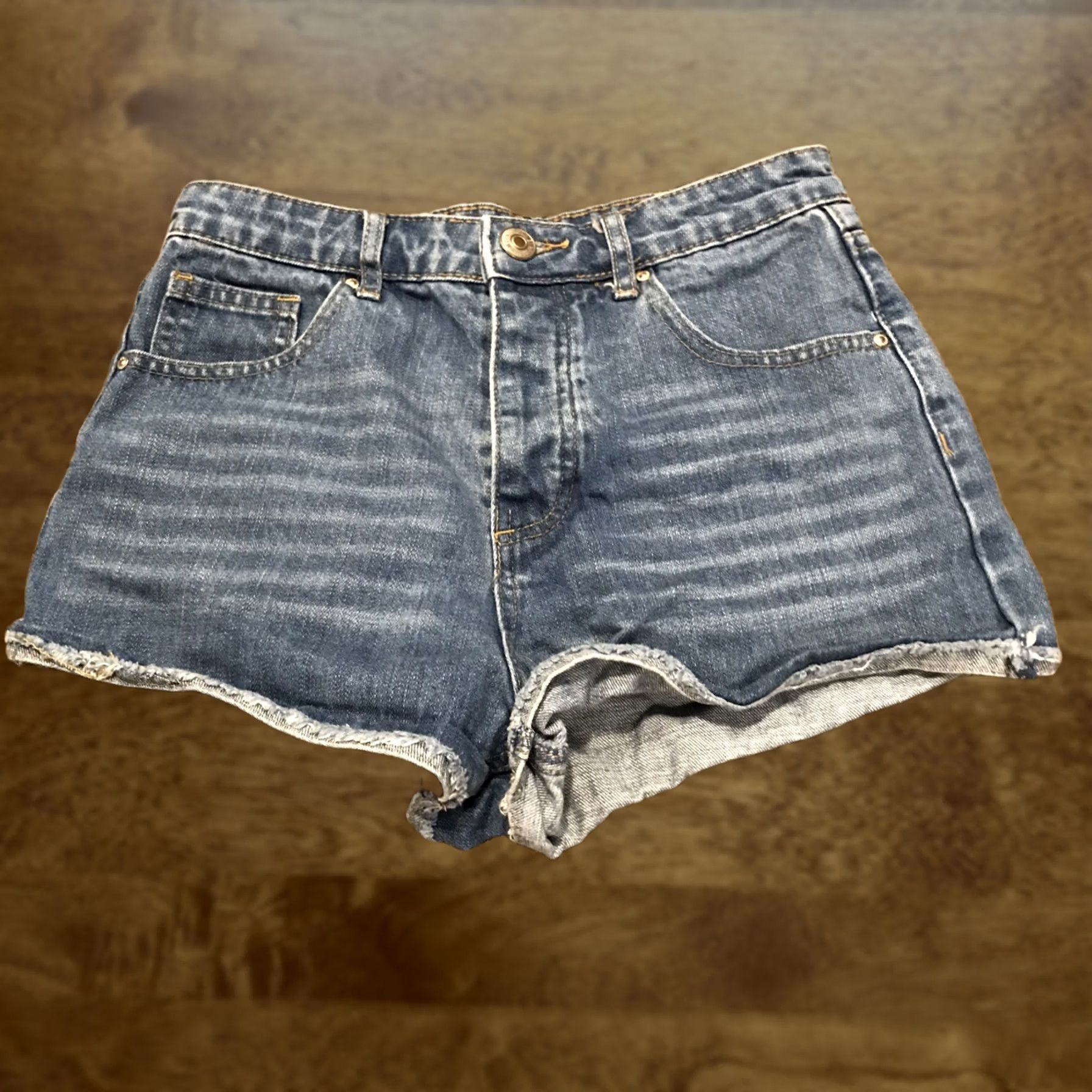 Forever 21 FOREVER 21 Womens Denim Short Shorts Button Fly 24 Regular Blue Cotton Casual Hot Pants Womens Size 42" / US 20 - 1 Thumbnail