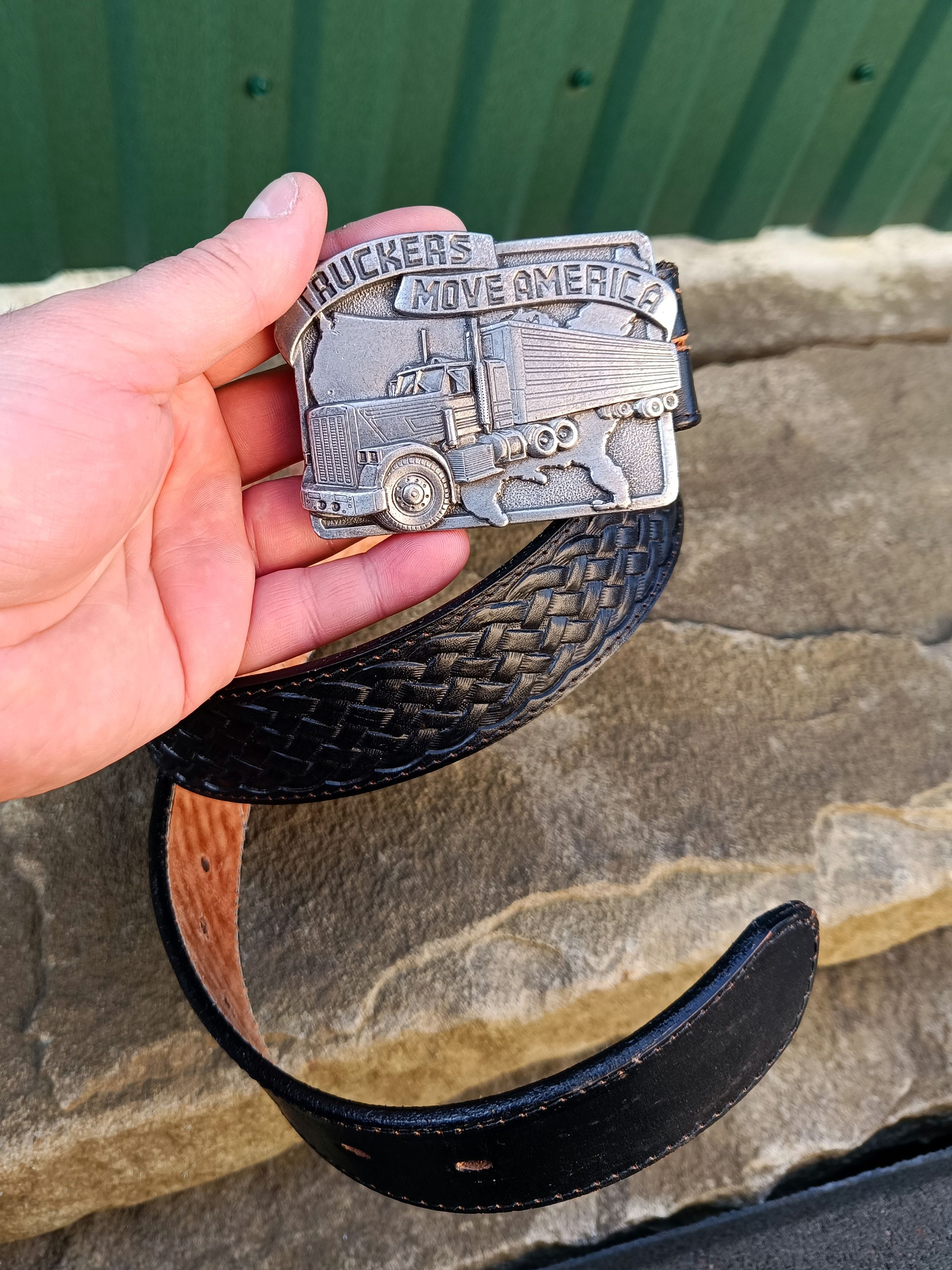 Vintage Vintage trucker belt buckle 1983 Truckers Move America Size 36 - 3 Thumbnail