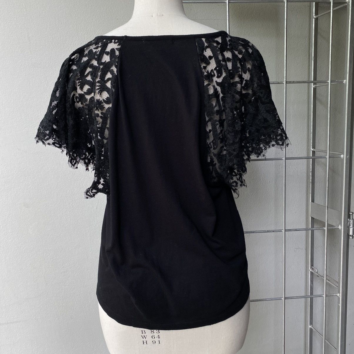 Tsumori Chisato Tsumori Chisato Black Tee with Sheer Lace Sleeves Size XS / US 0-2 / IT 36-38 - 12 Thumbnail