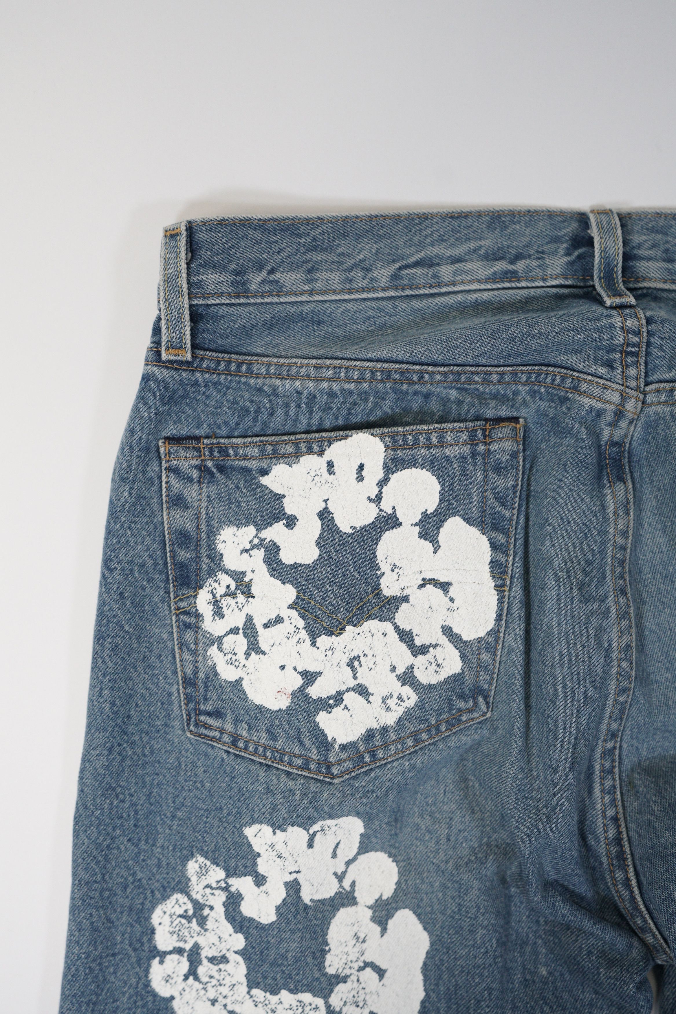 DENIM TEARS Denim Tears x Levi's Cotton Wreath Jean Light Wash Size US 32 / EU 48 - 9 Thumbnail