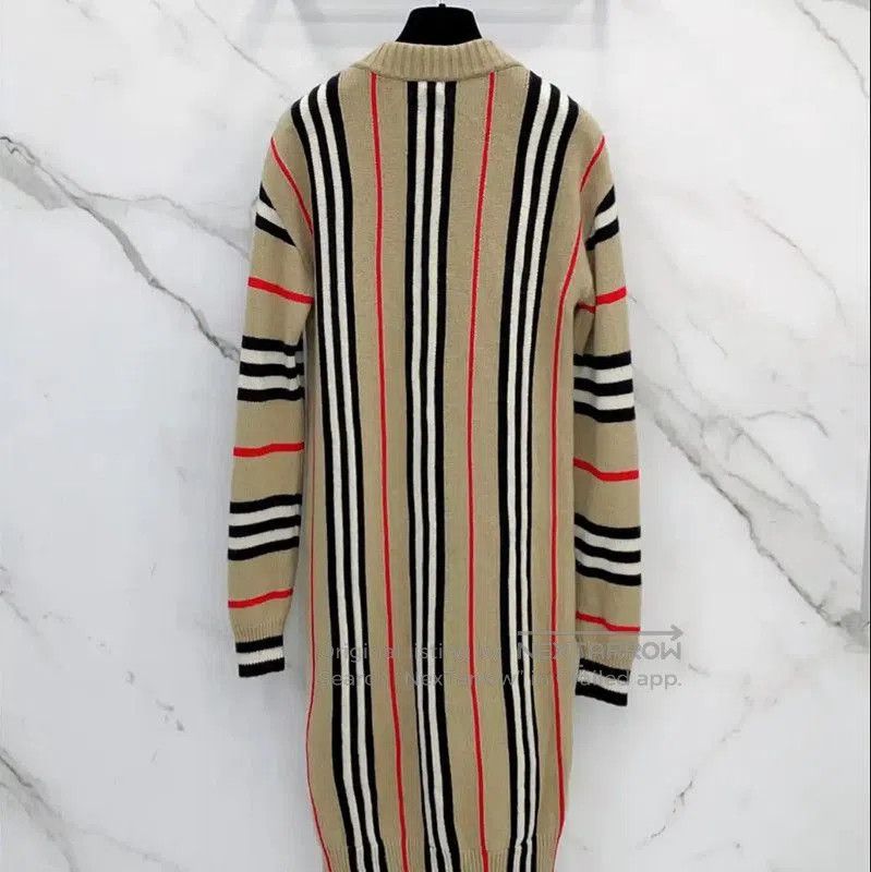 Burberry Burberry Khaki Wool Long Sleeve Knit Sweater. Size S / US 4 / IT 40 - 1 Thumbnail