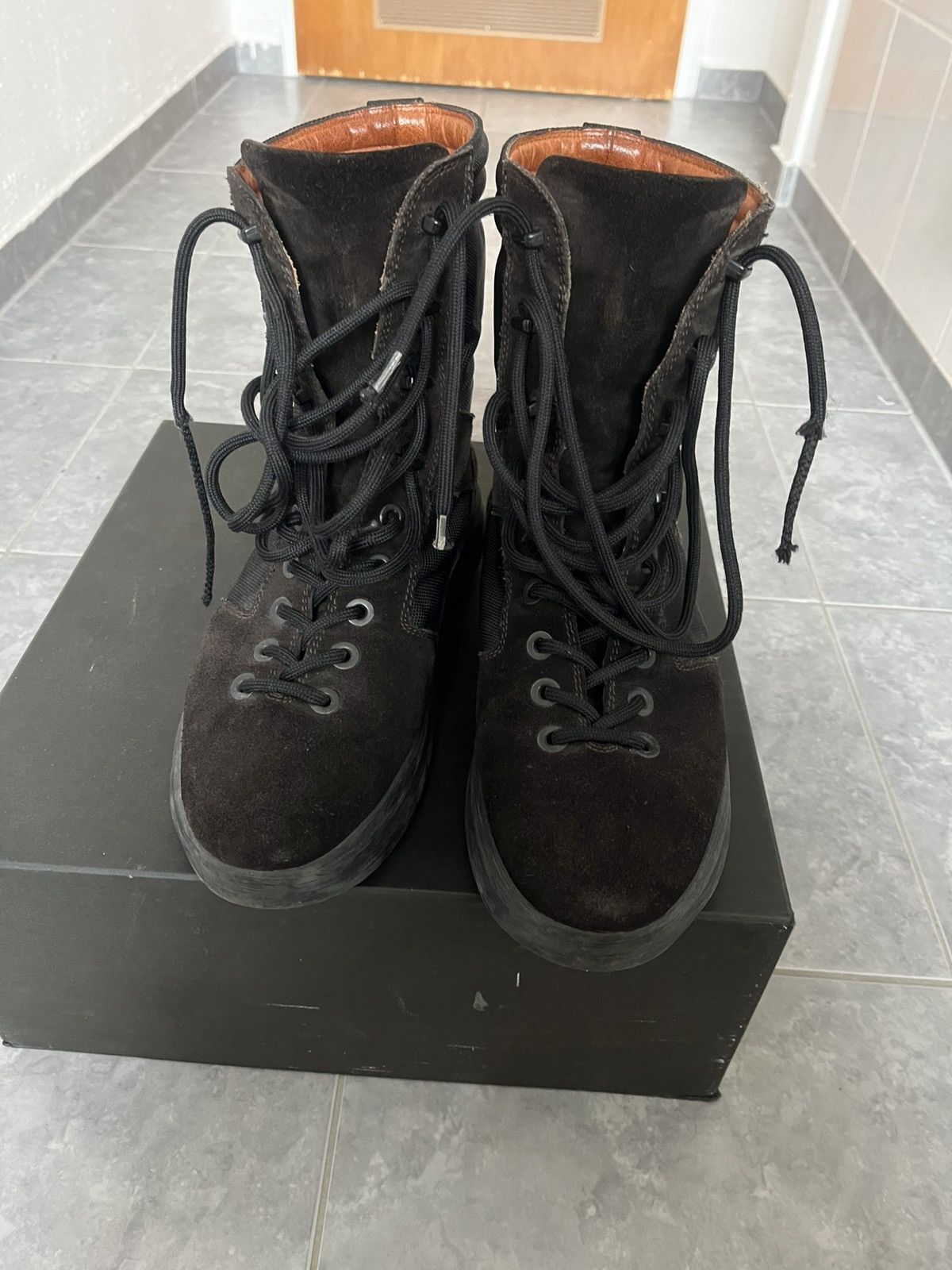 Yeezy yeezy season 3 military boot onyx shade oil Size US 10 / EU 43 - 4 Thumbnail