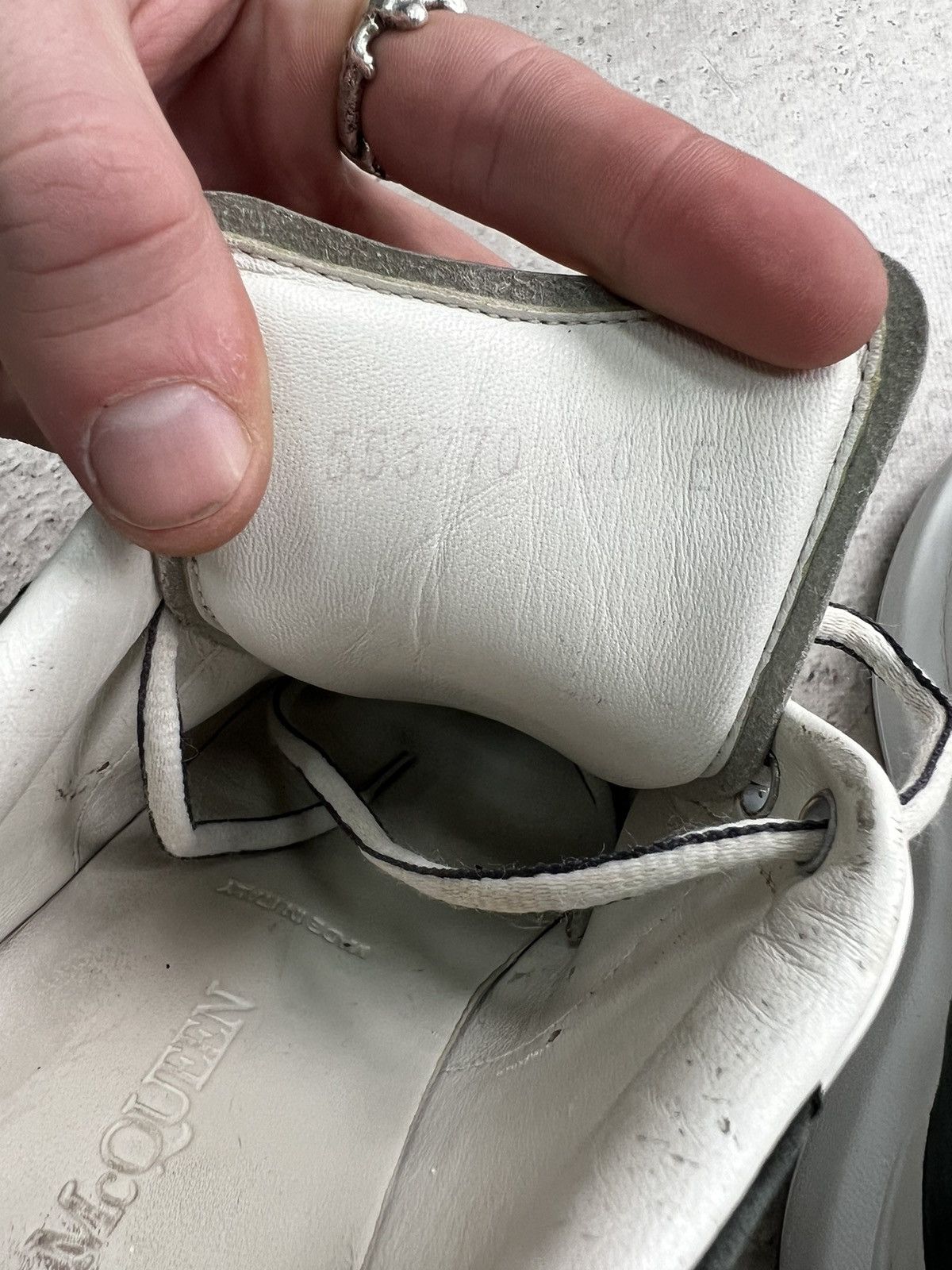 Alexander McQueen Alexander McQueen Oversized Larry Sneaker White Size US 6 / IT 36 - 10 Thumbnail