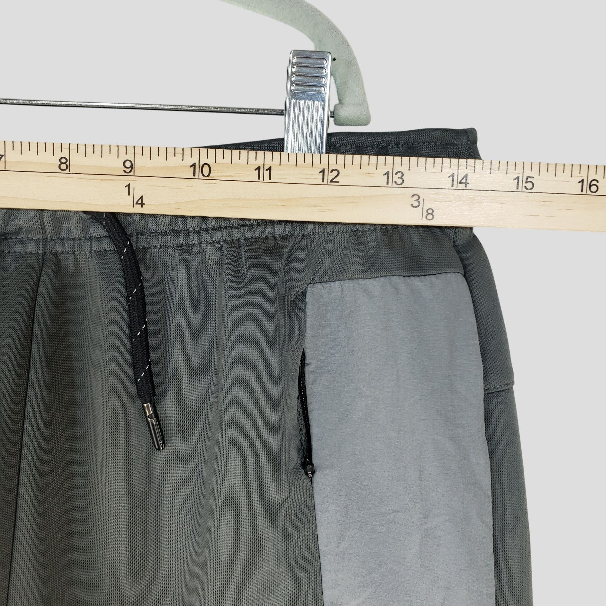 Nike Nike Air Max jogger pants gray tapered fit logo sweatpants S Size US 30 / EU 46 - 7 Thumbnail