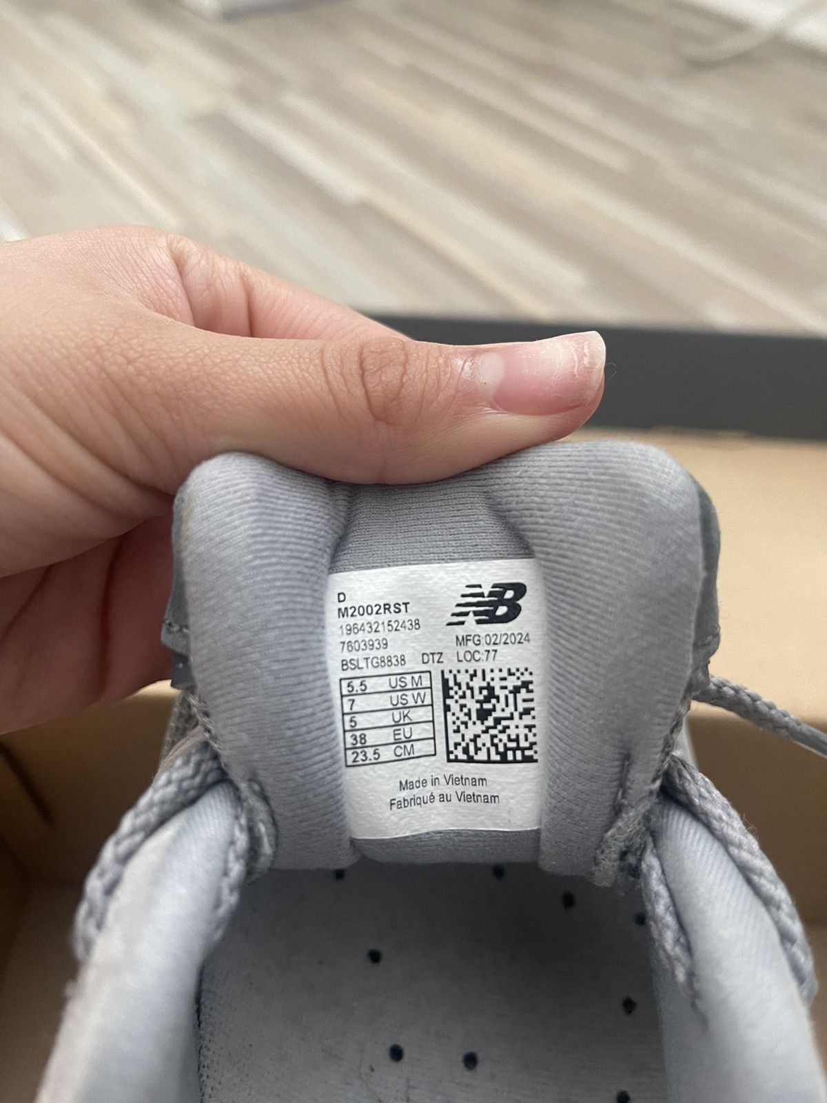 New Balance Brand new New Balance 2002R Size US 5.5 / EU 38 - 4 Thumbnail